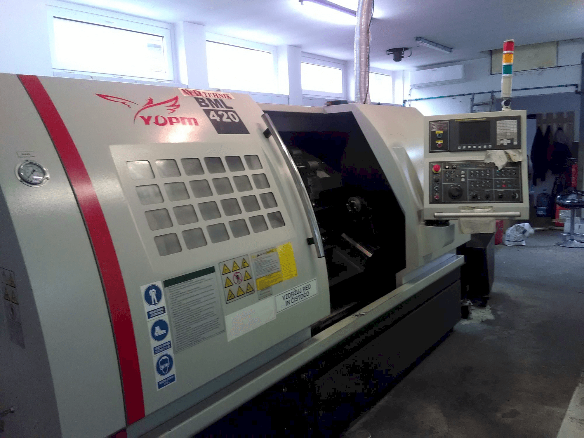 Vue latérale gauche de la machine Yida BML-420