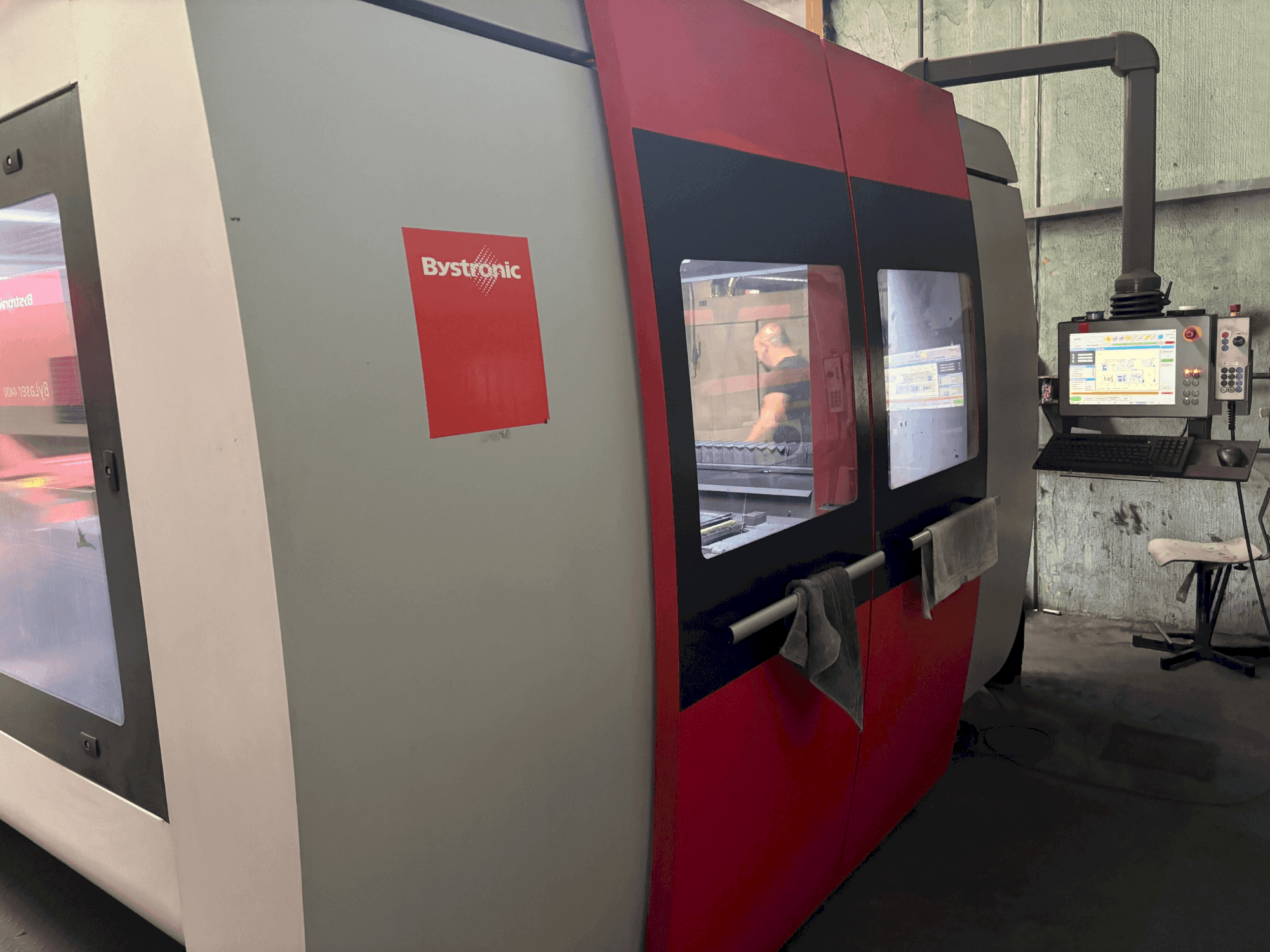 Vue de face de la machine Bystronic Bysprint Pro 3015