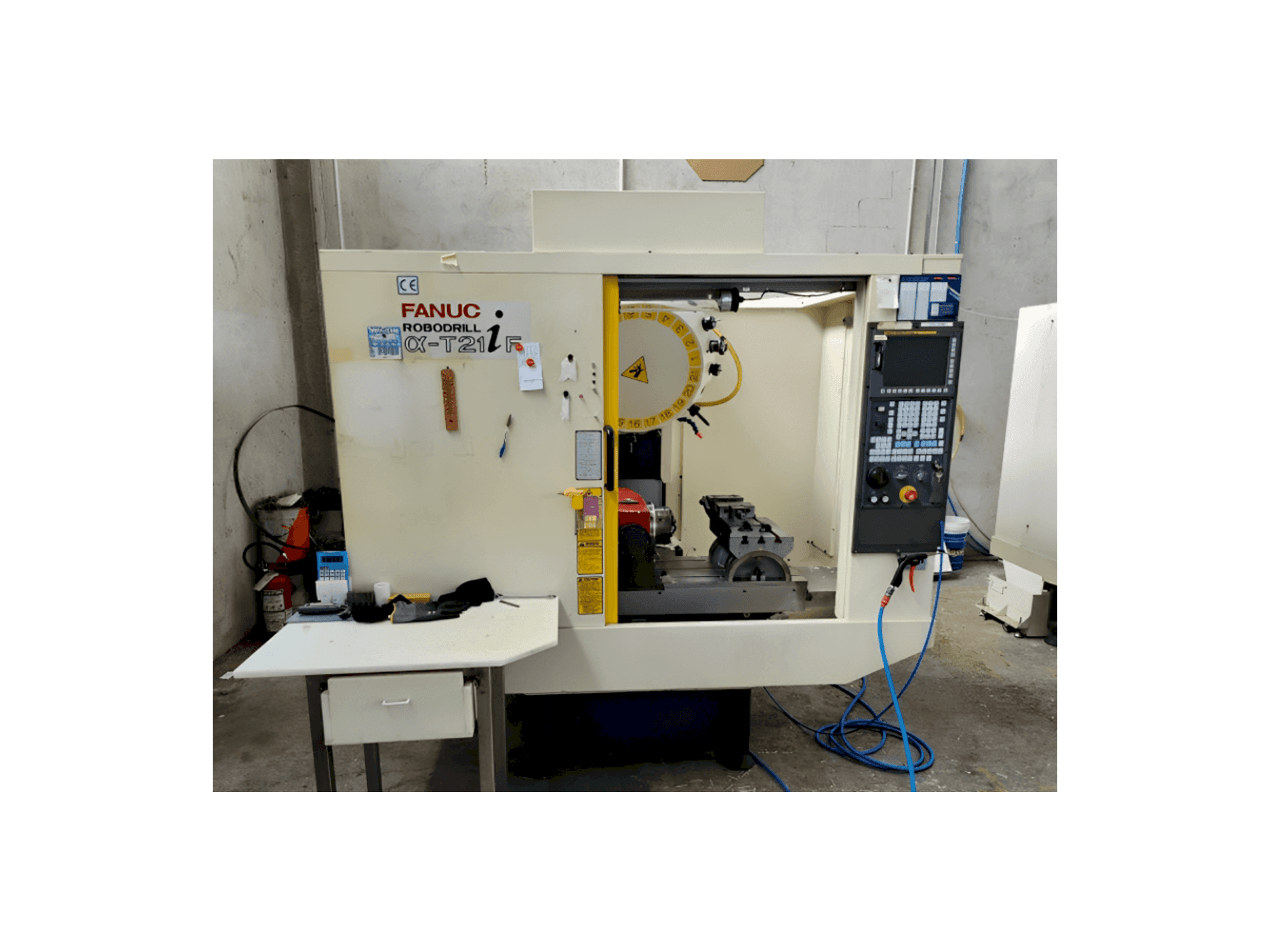 Vue de face de la machine FANUC Robodrill Alpha T21iF