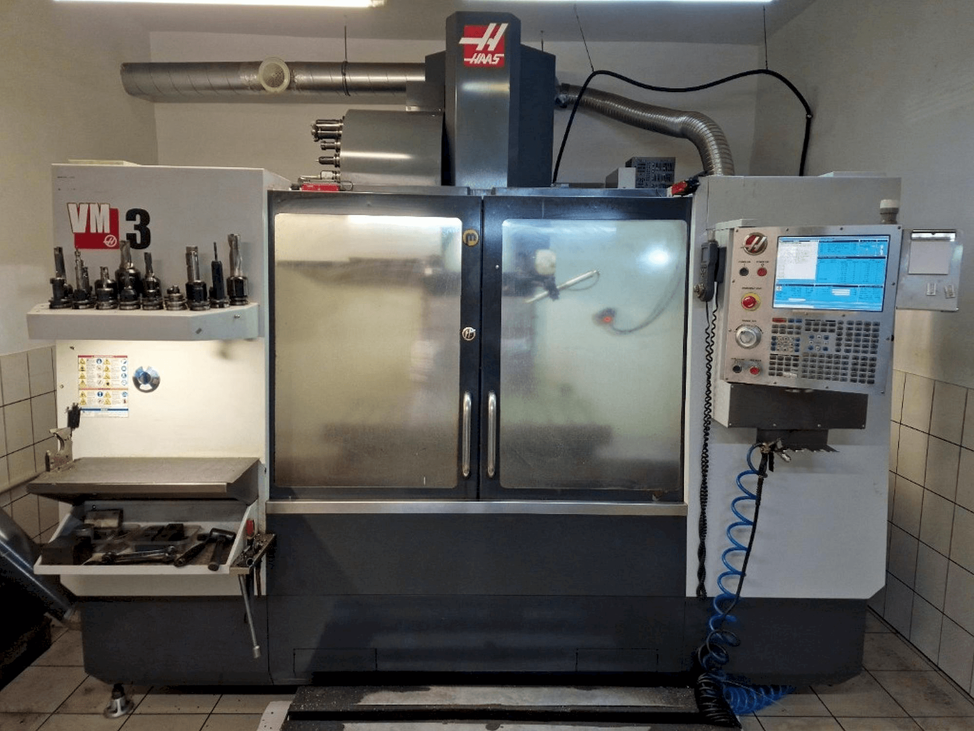 Vue de face de la machine HAAS VM-3