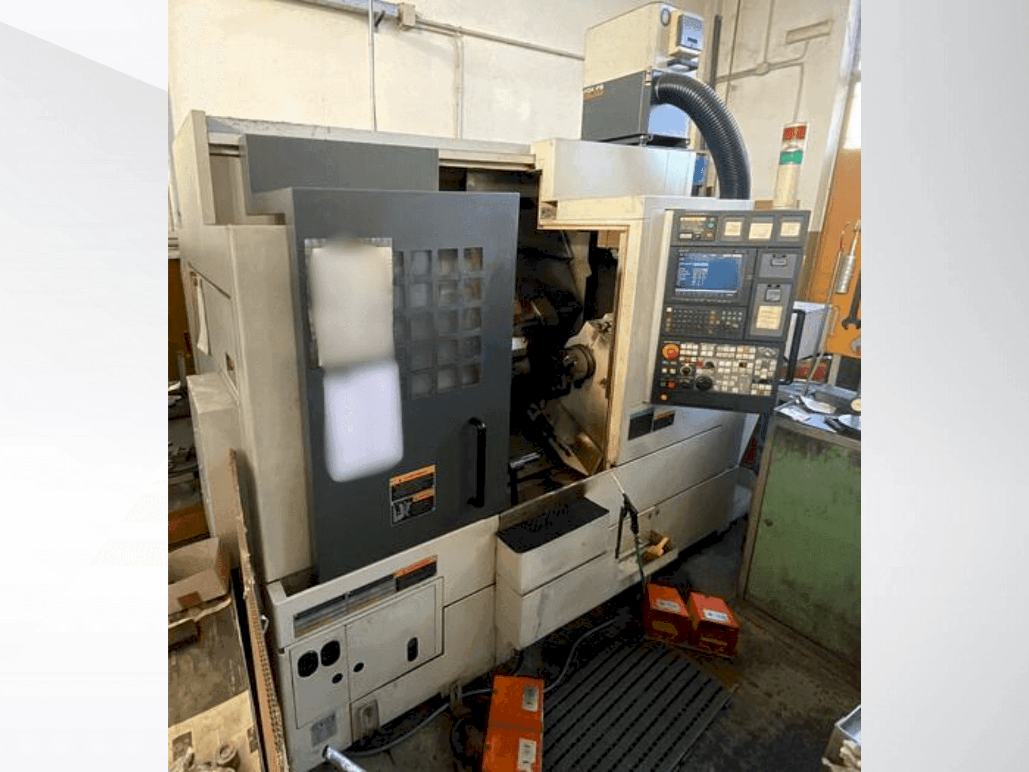 Vue de face de la machine MORI SEIKI NL 2000 SY