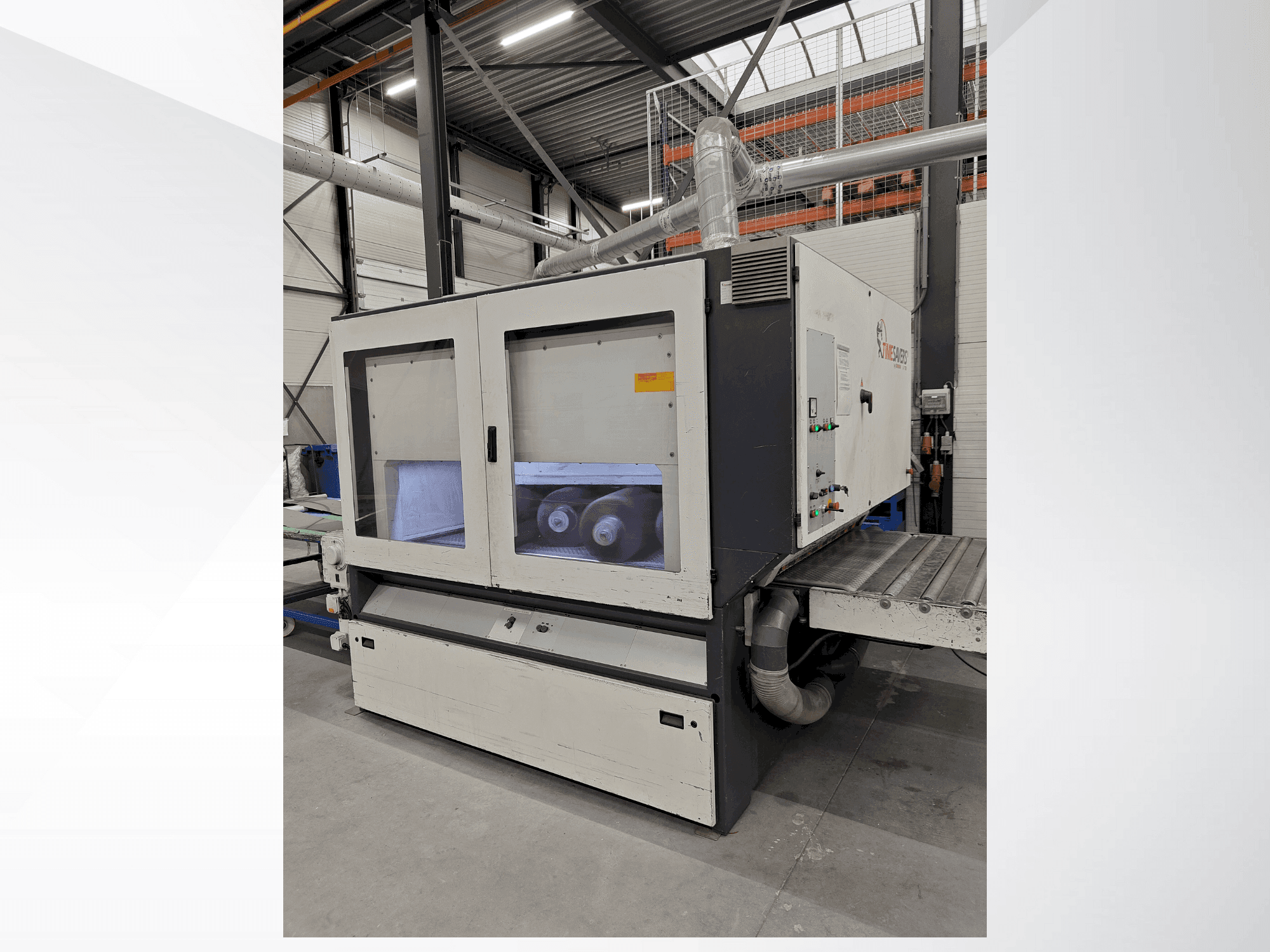 Vue de face de la machine TIMESAVERS 42-SERIE-1350-RB