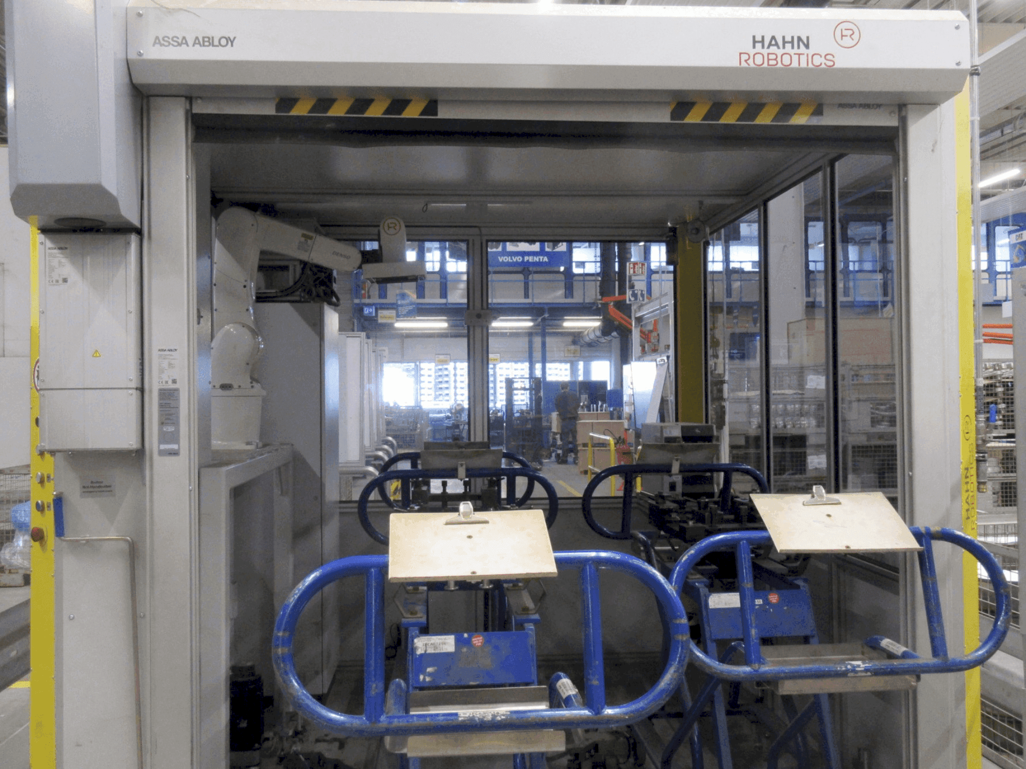 Vue de face de la machine HAHN Robotics CAT Final Check EOL (2021)