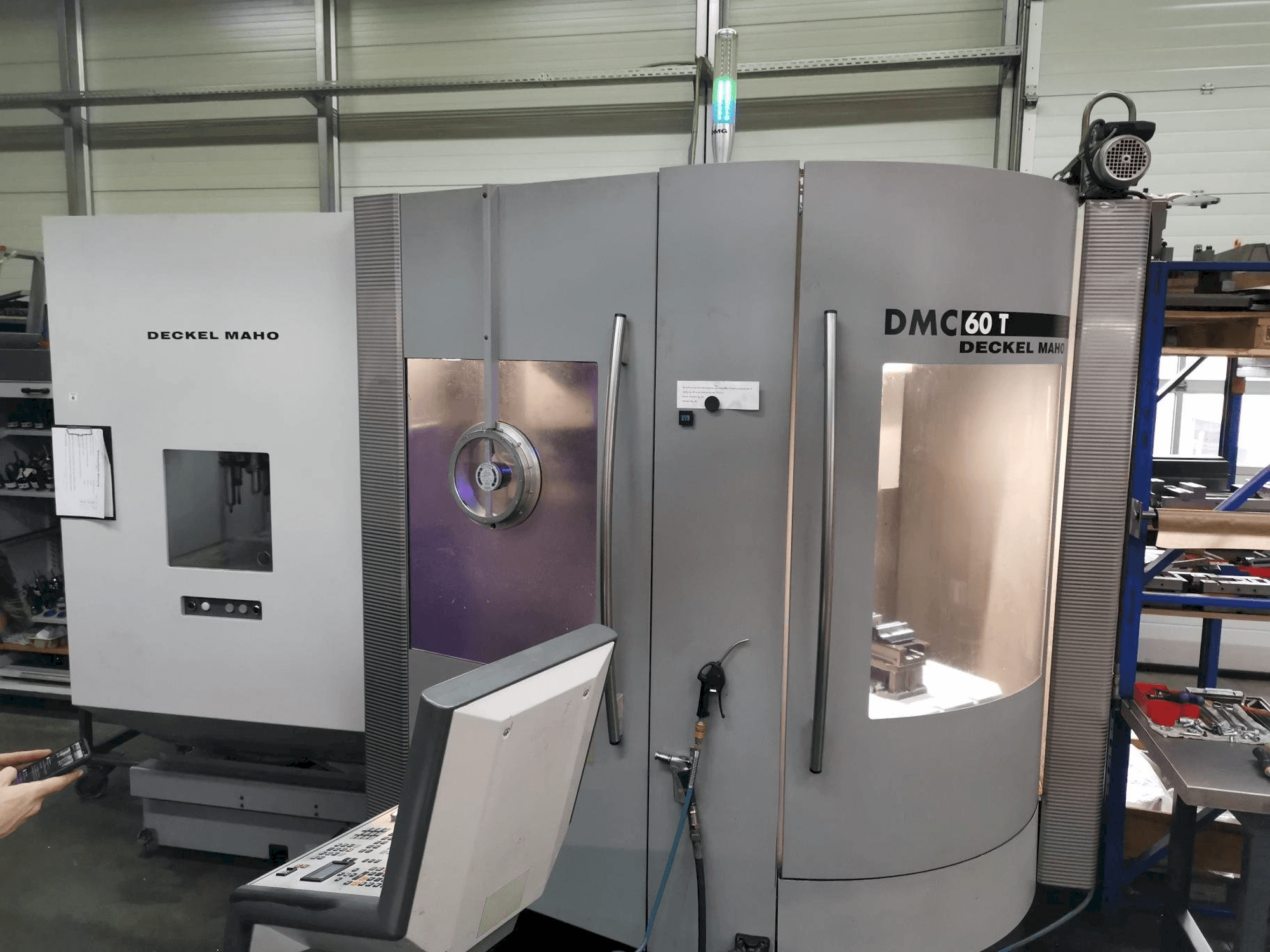 Vue de face de la machine DECKEL MAHO DMC 60T