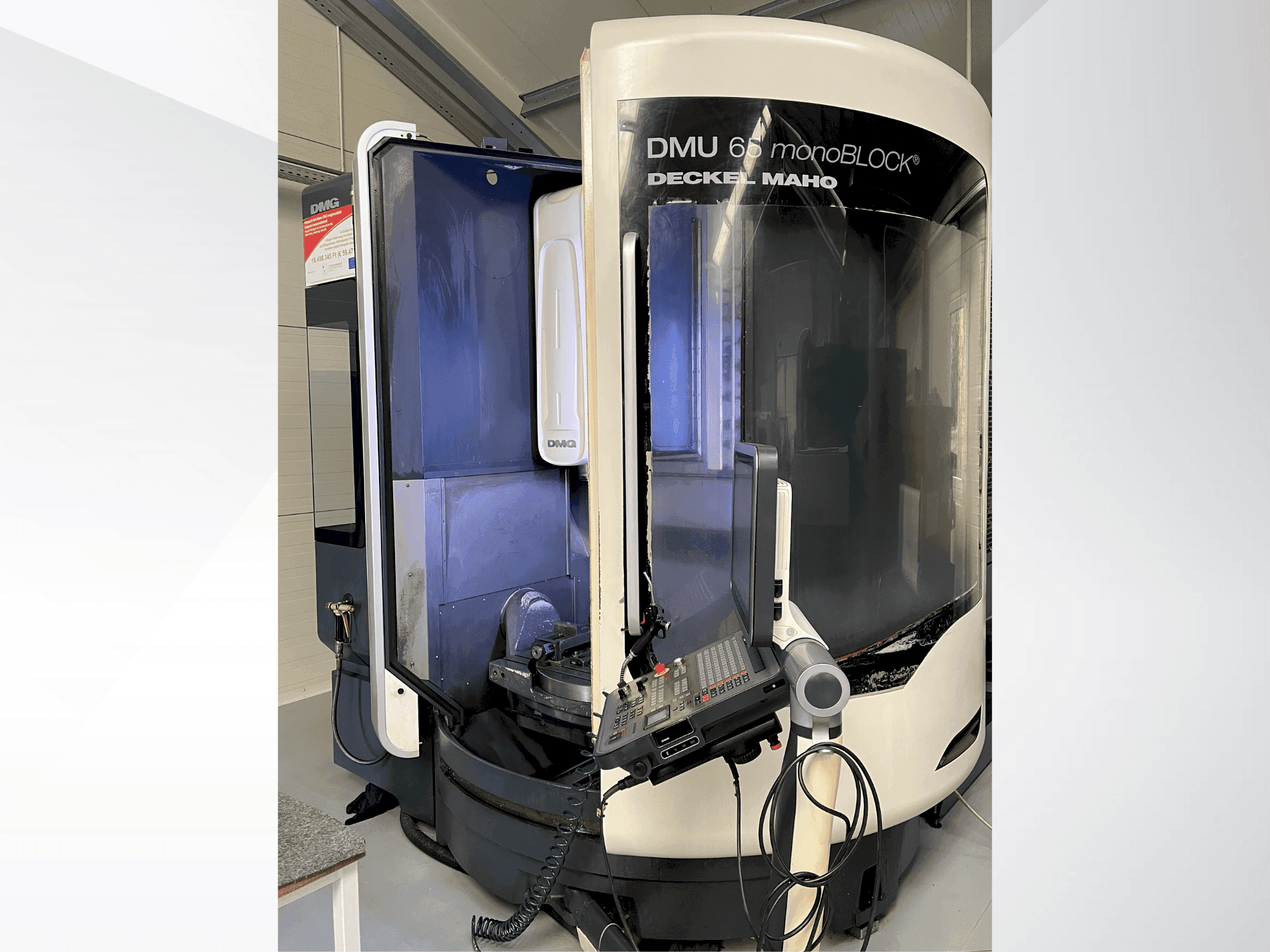 Vue de face de la machine DECKEL MAHO DMU 65 monoBLOCK