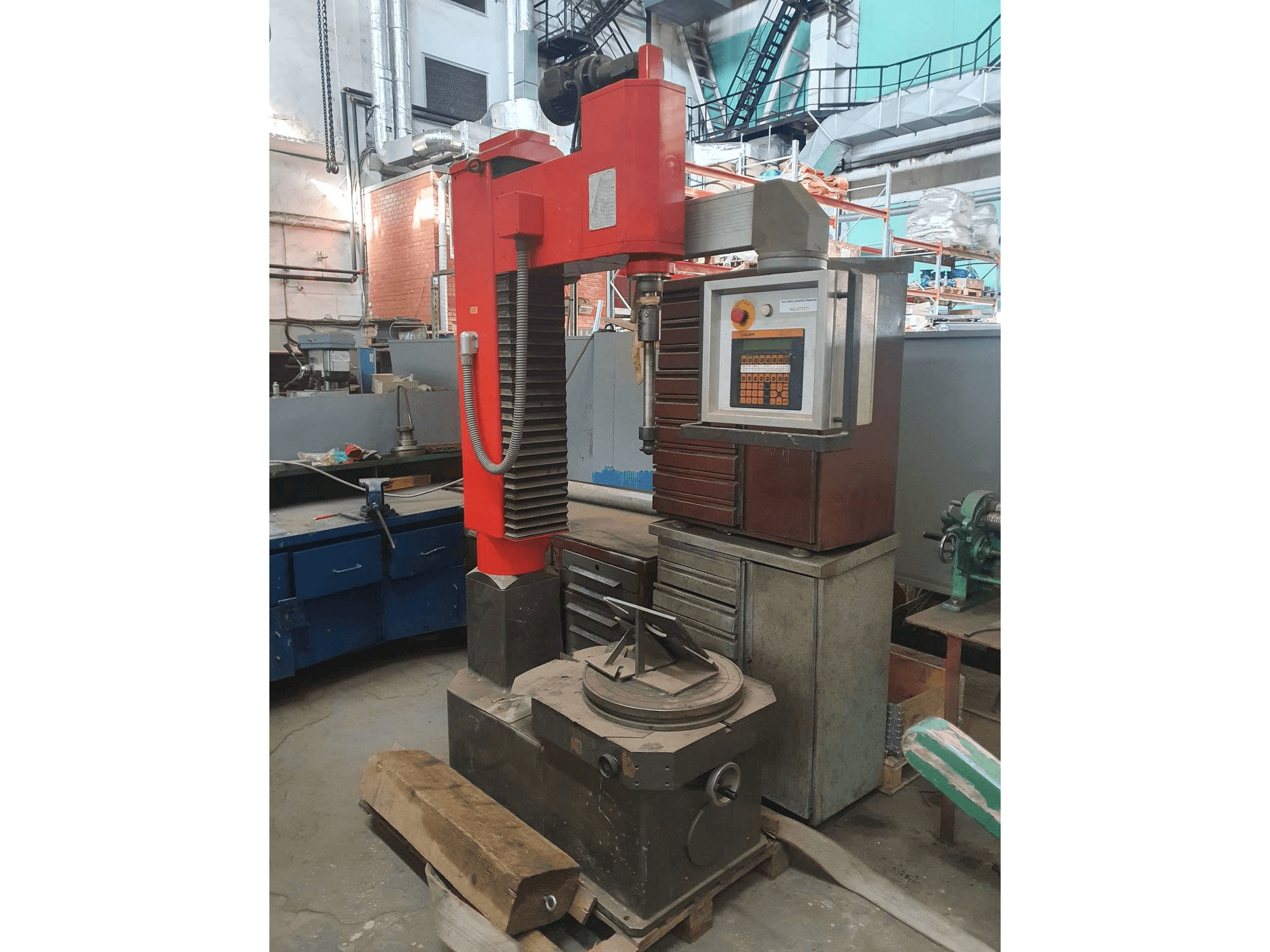 Vue de face de la machine TAUMELUS III N