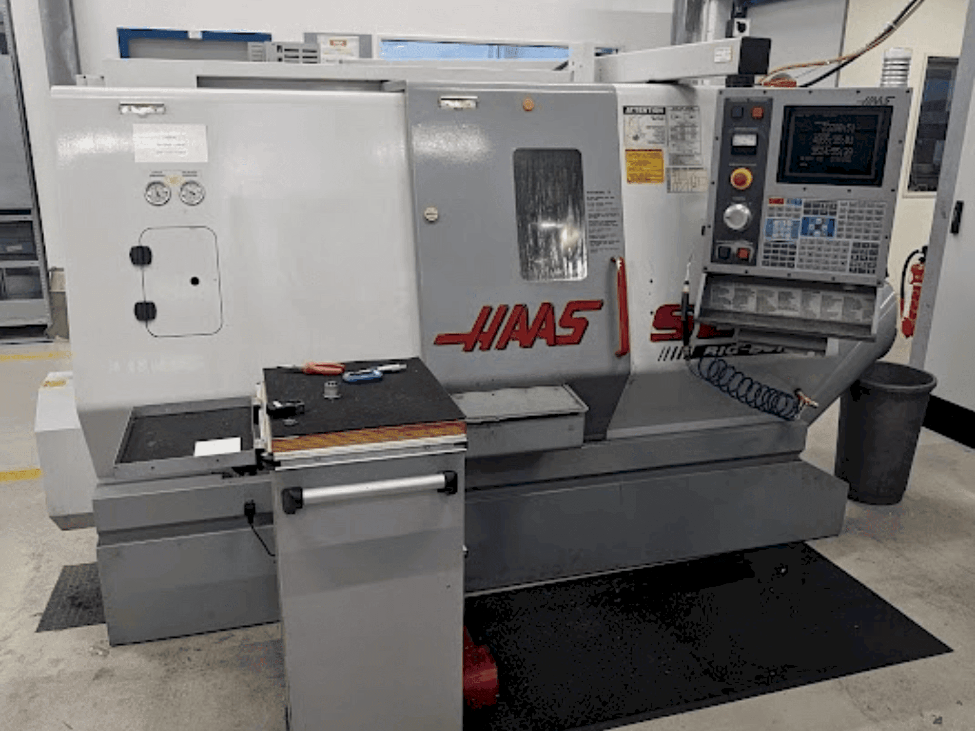 Vue de face de la machine HAAS SL 20 TBHE