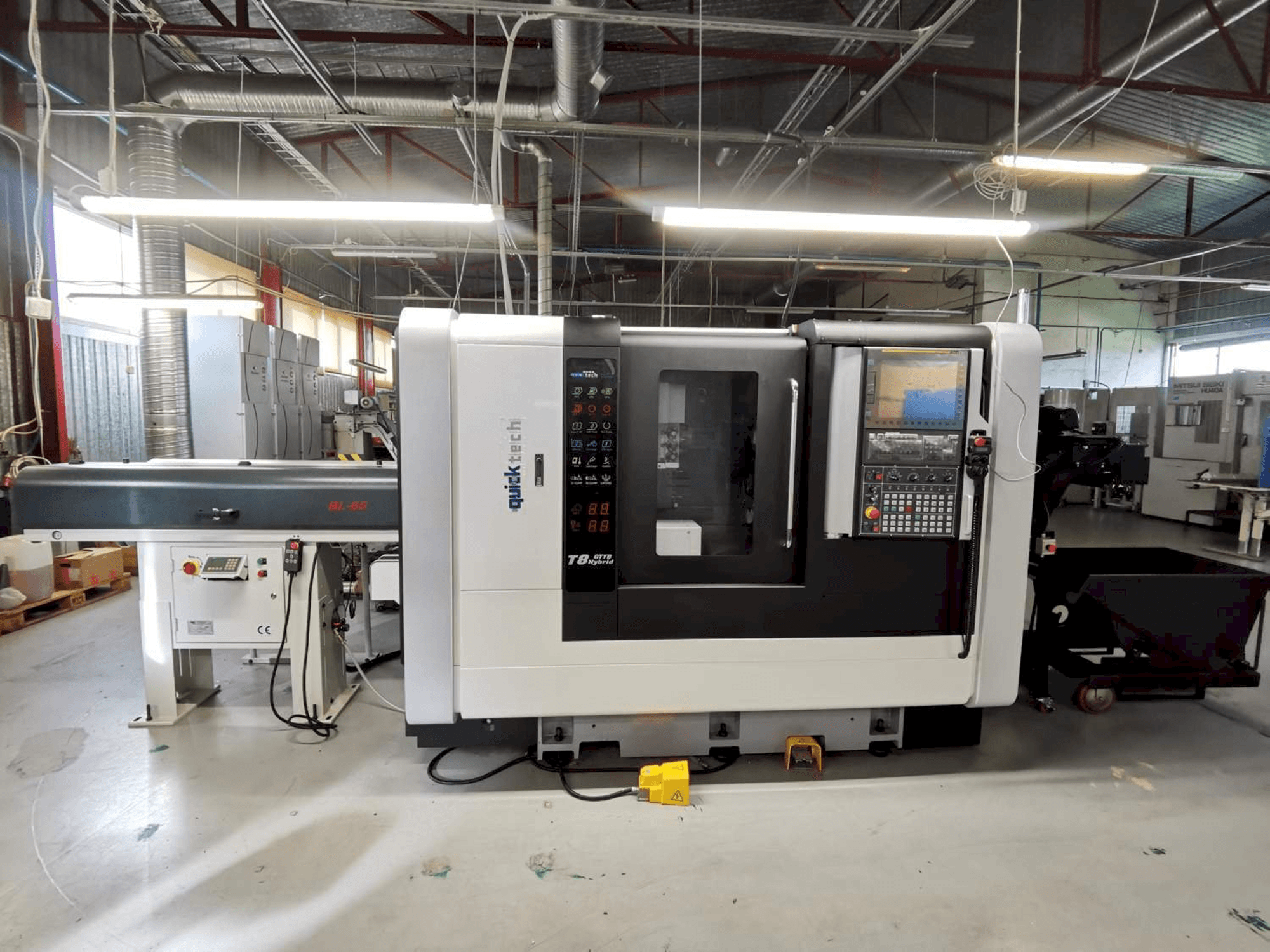 Vue de face de la machine Quick-Tech T8-Hybrid-YB