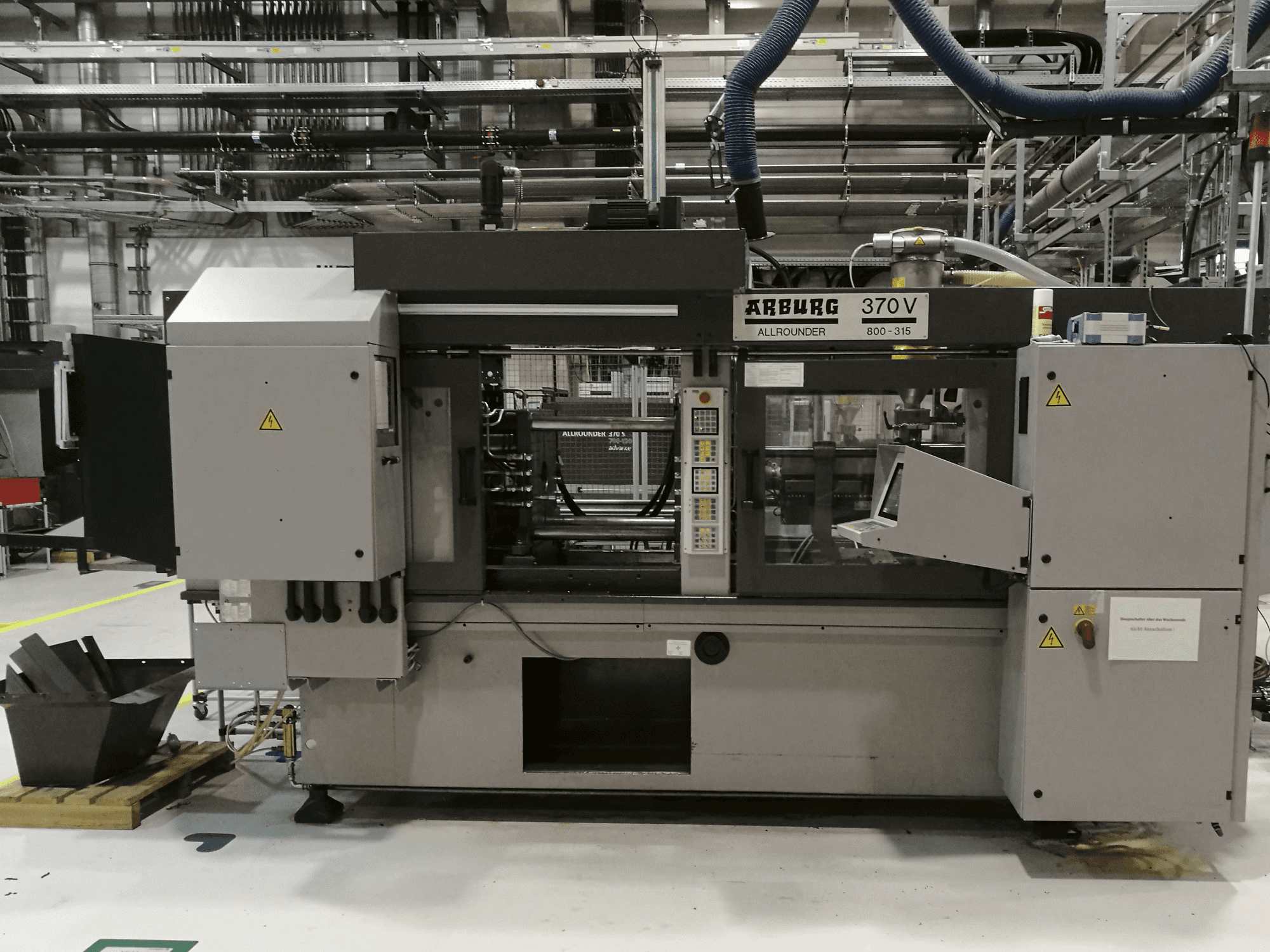 Front view of Arburg 370V 800-315 machine