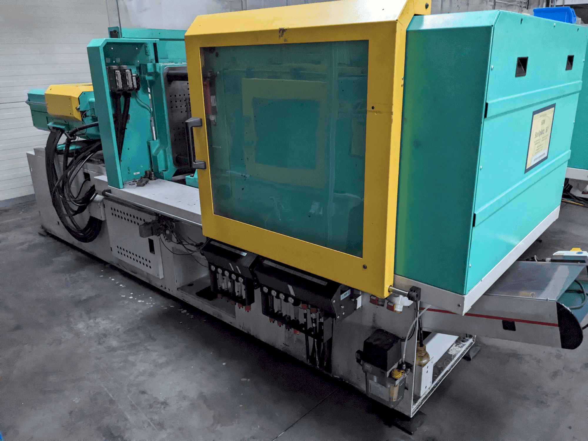 Vue de face de la machine Arburg 470 A 800-170
