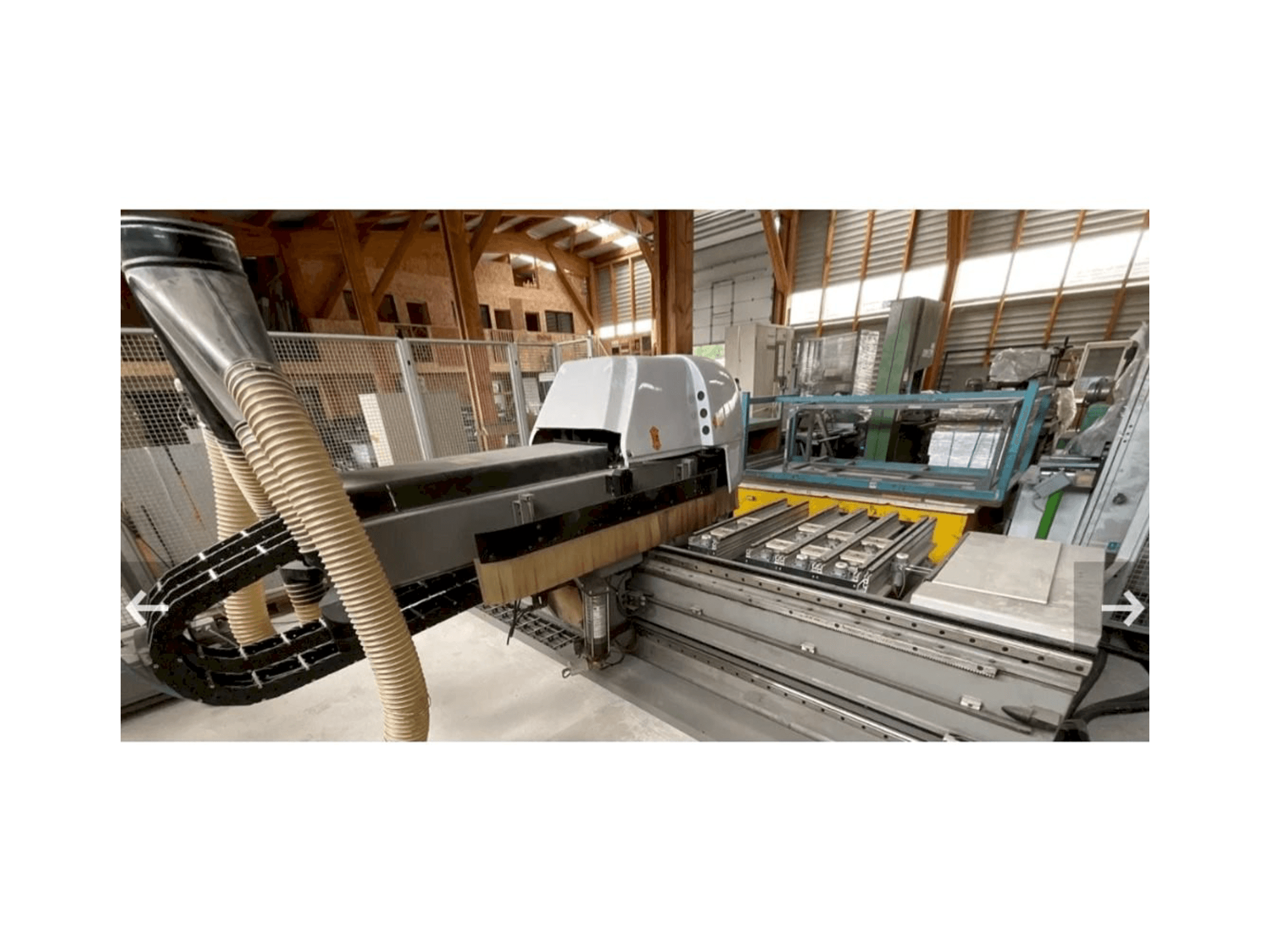 Vue de face de la machine BIESSE Rover 321 R