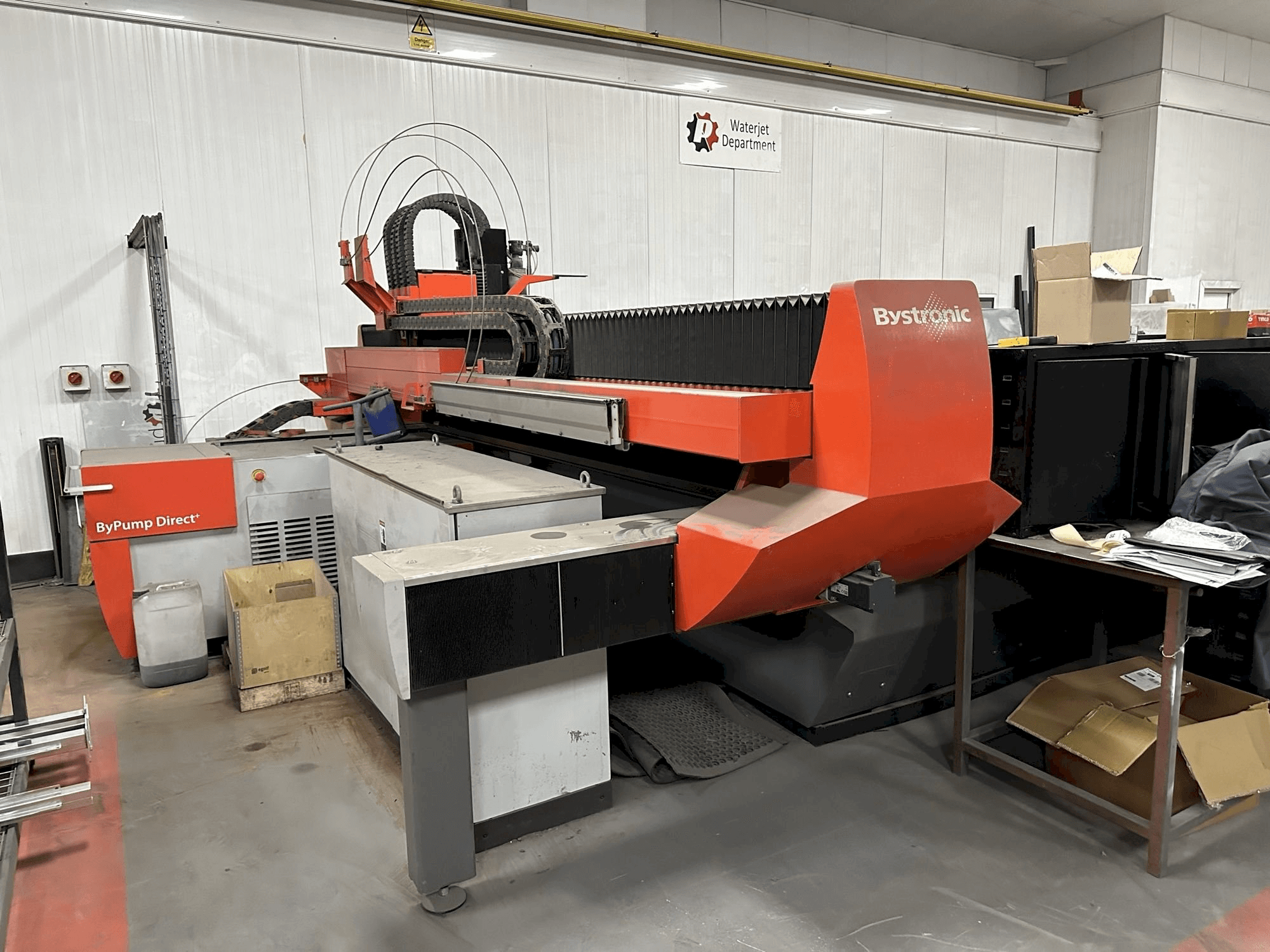 Vue de face de la machine Bystronic Byjet Flex 6030 Waterjet