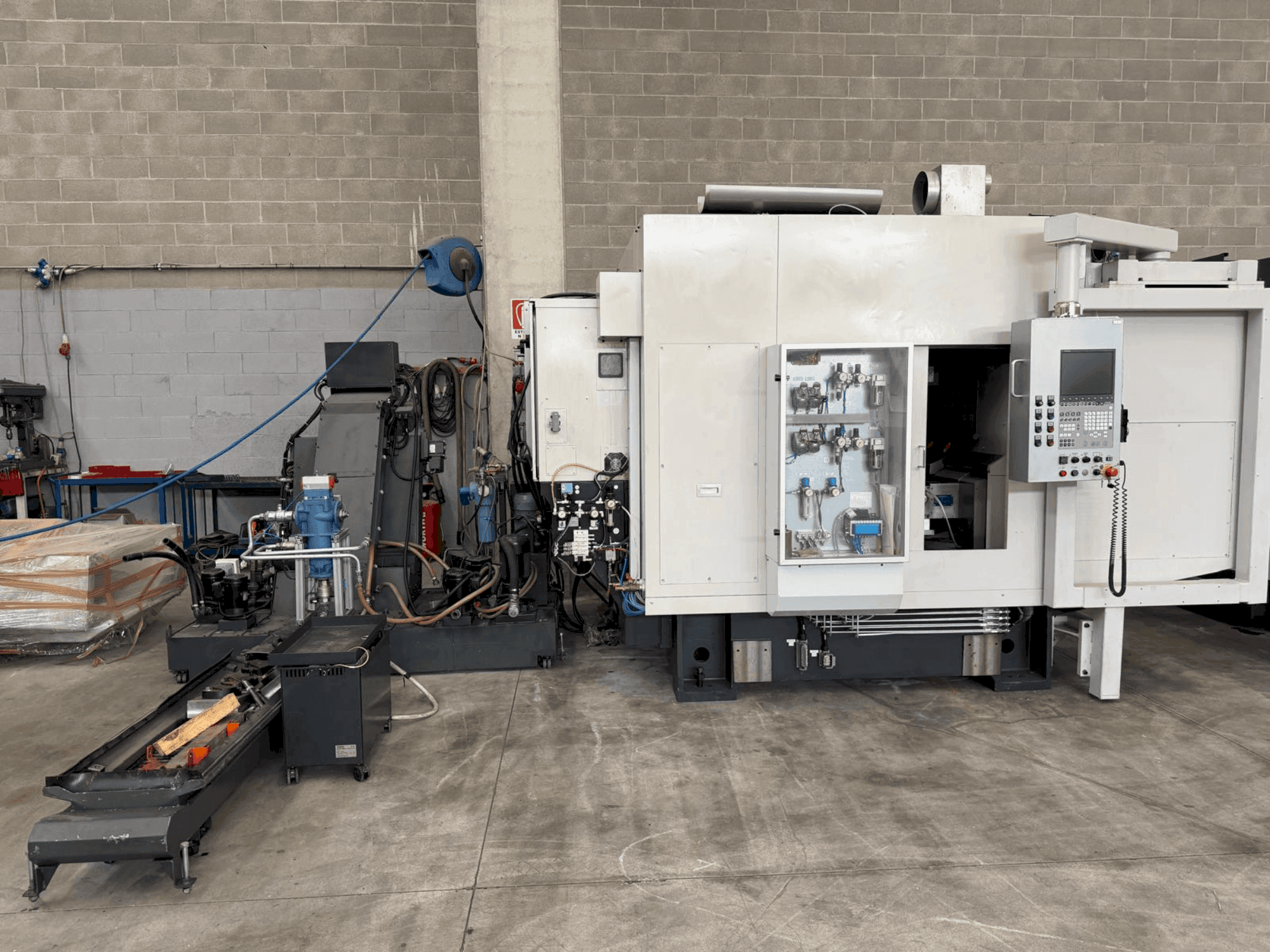 Vue de face de la machine Brother TC-32BN QT