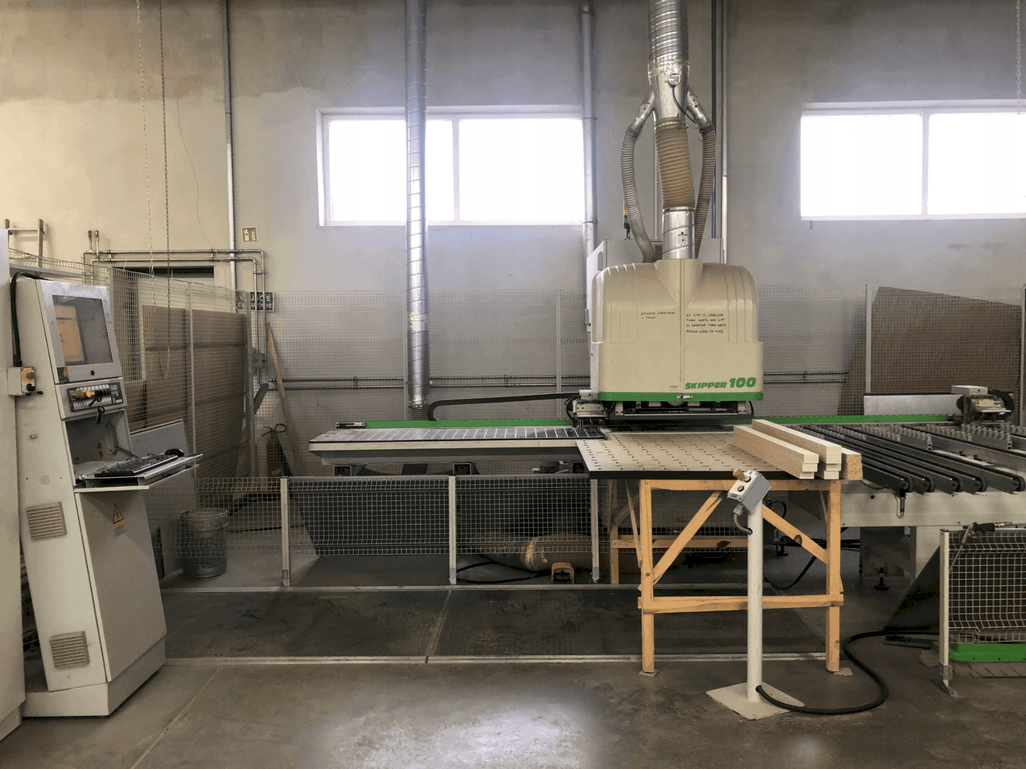 Vue de face de la machine BIESSE SKIPPER 100