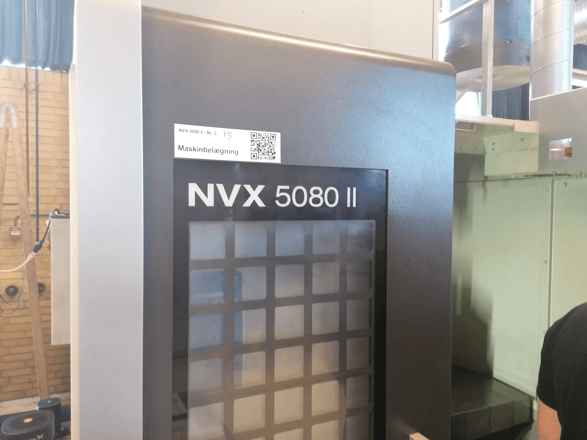 Vue gauche de la machine DMG MORI NVX 5080II