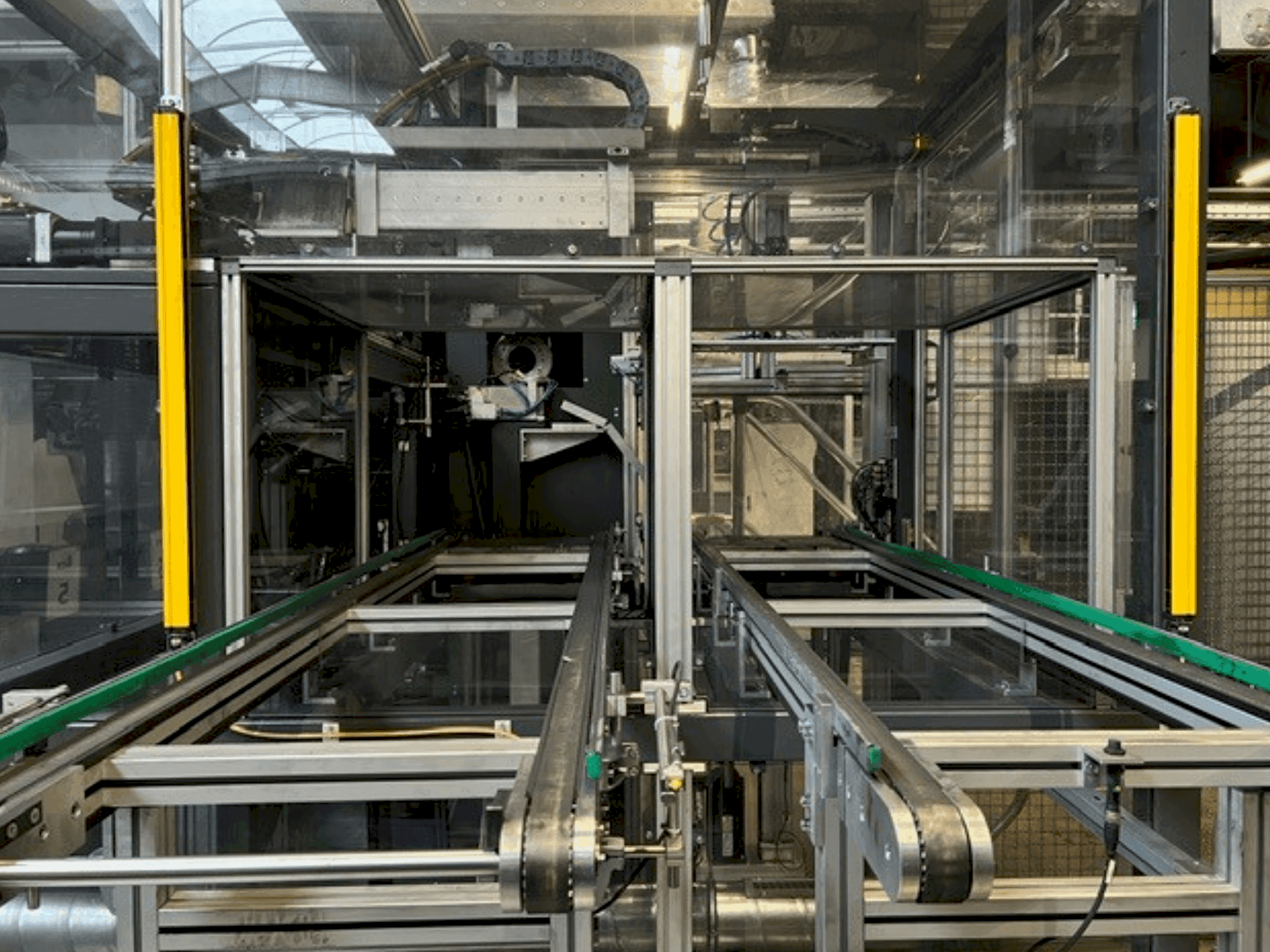 Vue de face de la machine KOMAGE S 50 4E CNC