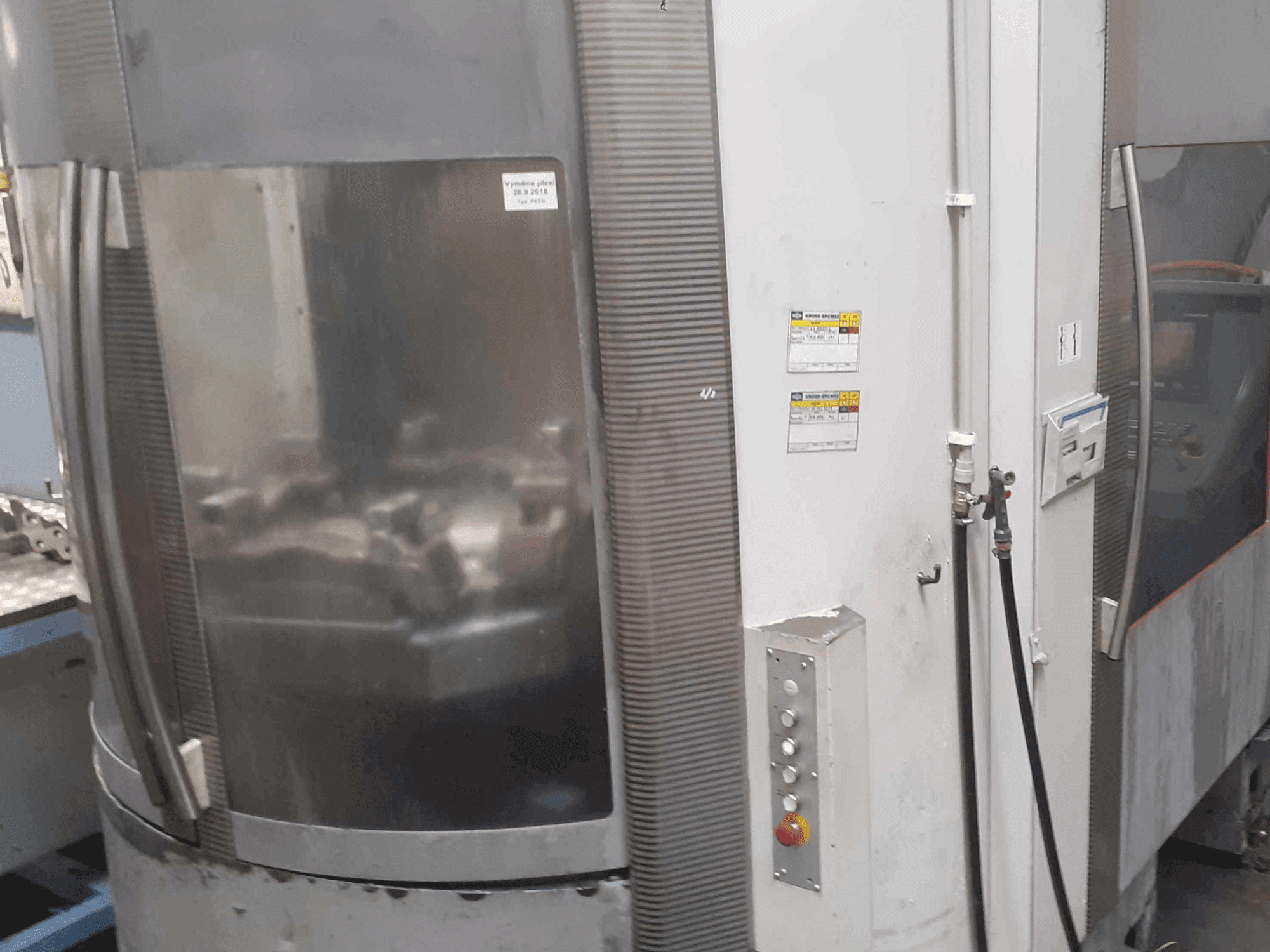 Vue de face de la machine DECKEL MAHO DMC 80 H