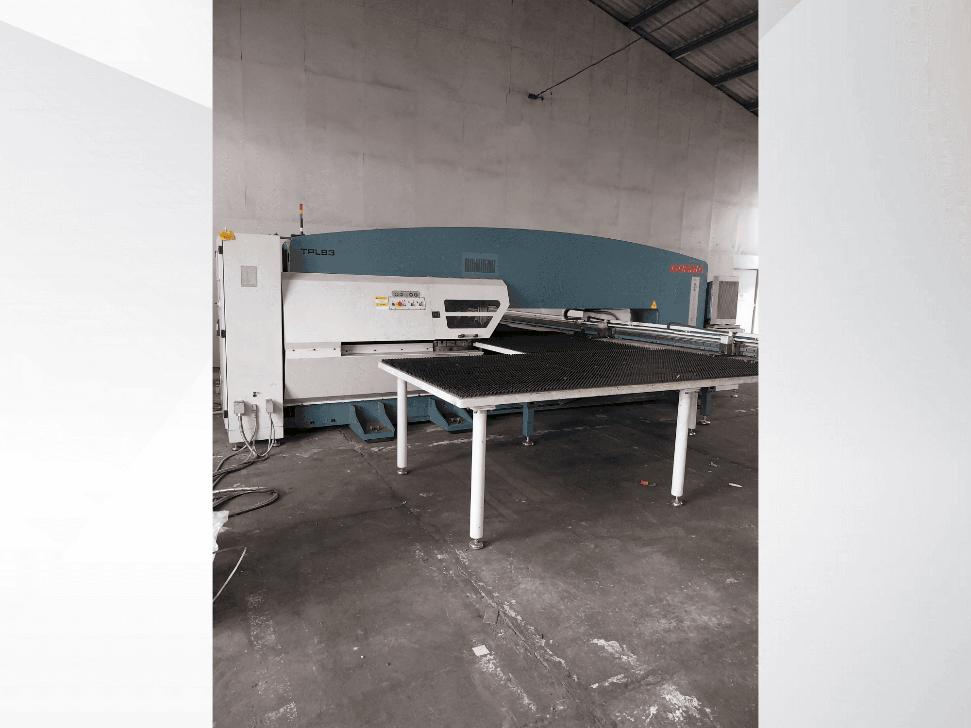 Vue de face de la machine Durma TPL93