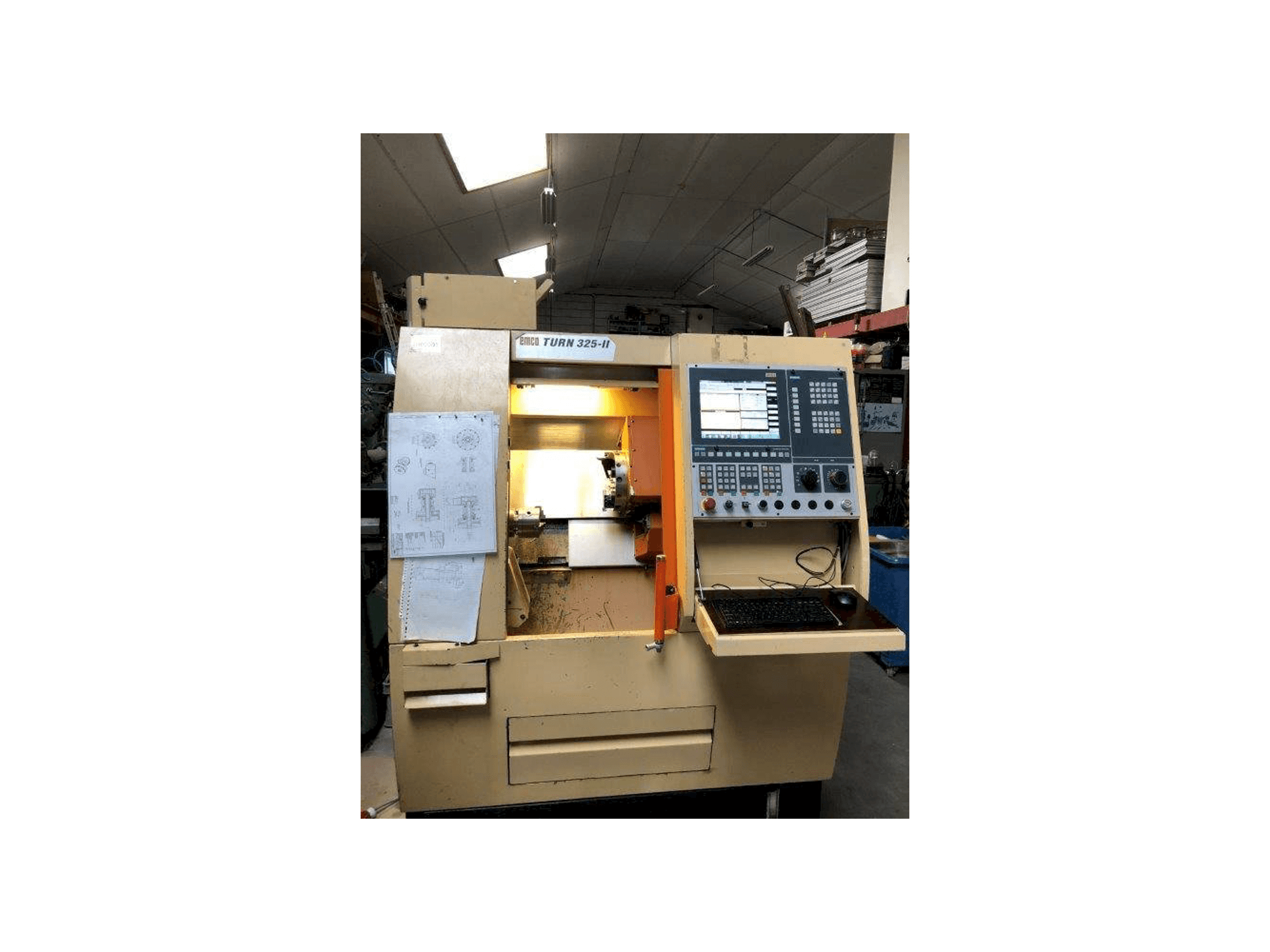 Vue de face de la machine EMCO TURN 325-II