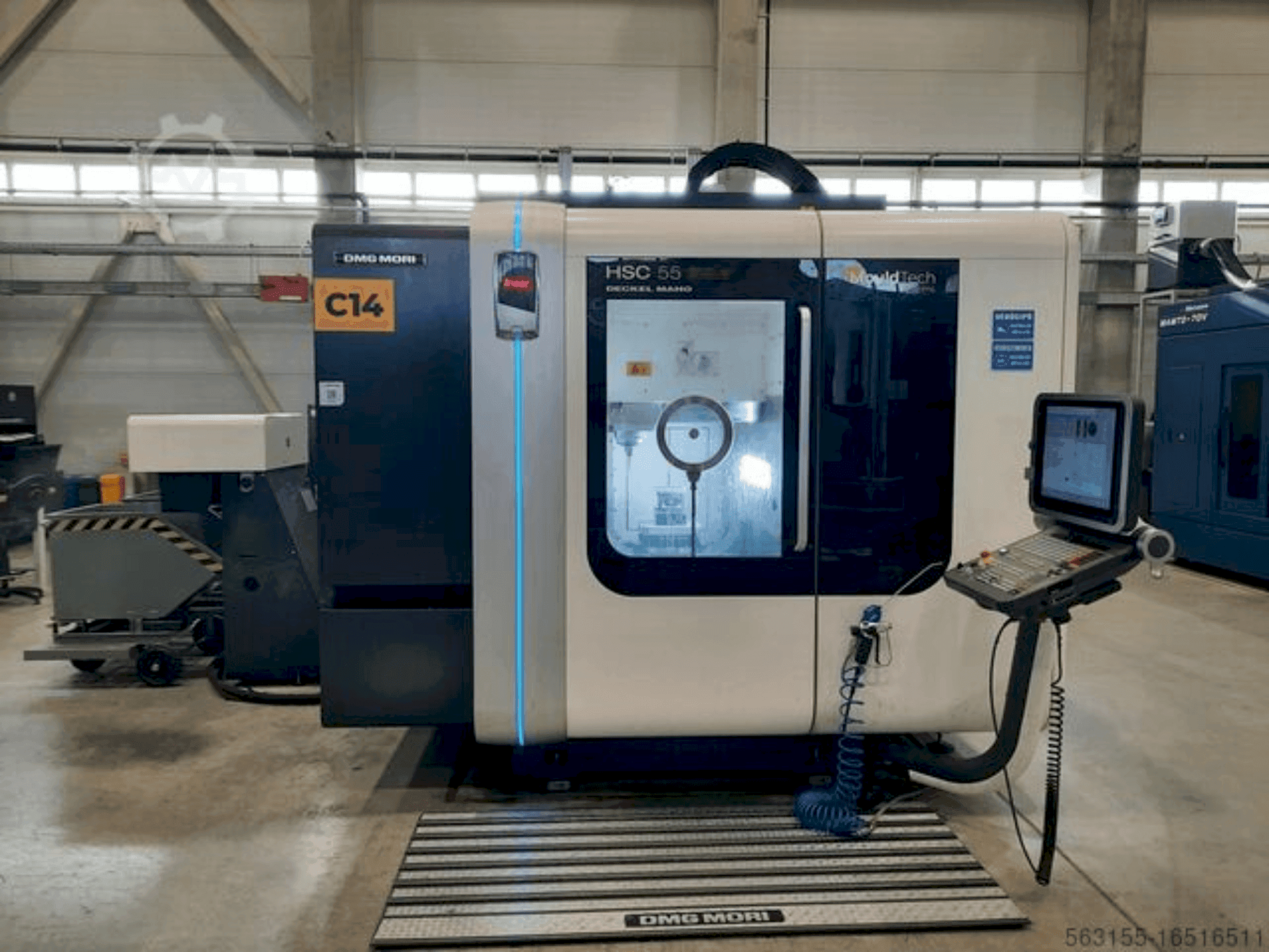 Vue de face de la machine DMG MORI HSC 55 linear