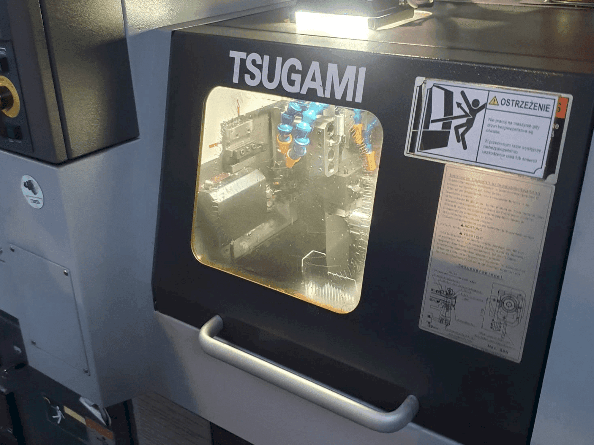 Vue de face de la machine TSUGAMI BO-205E