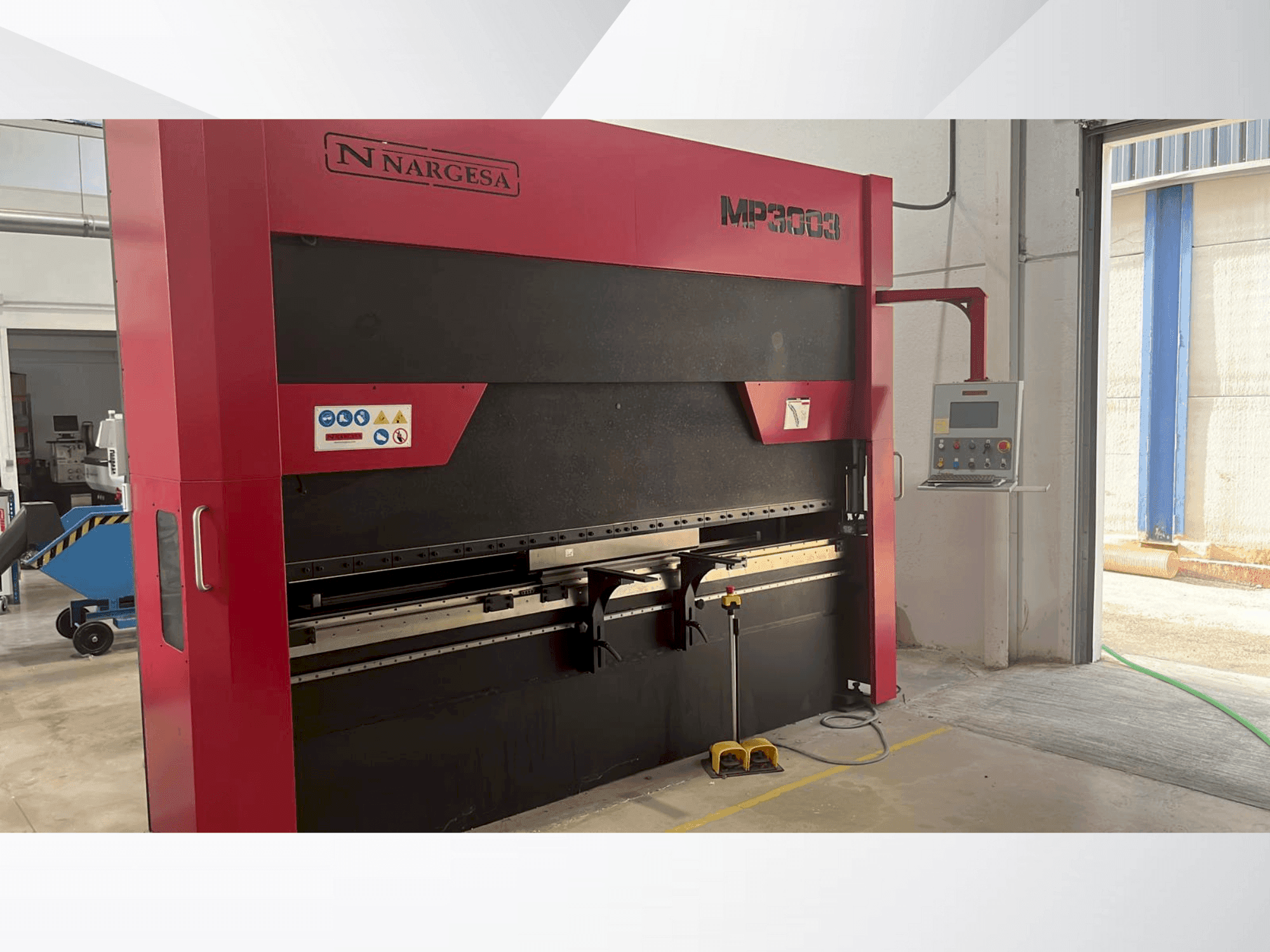 Vue de face de la machine NARGESA 3003