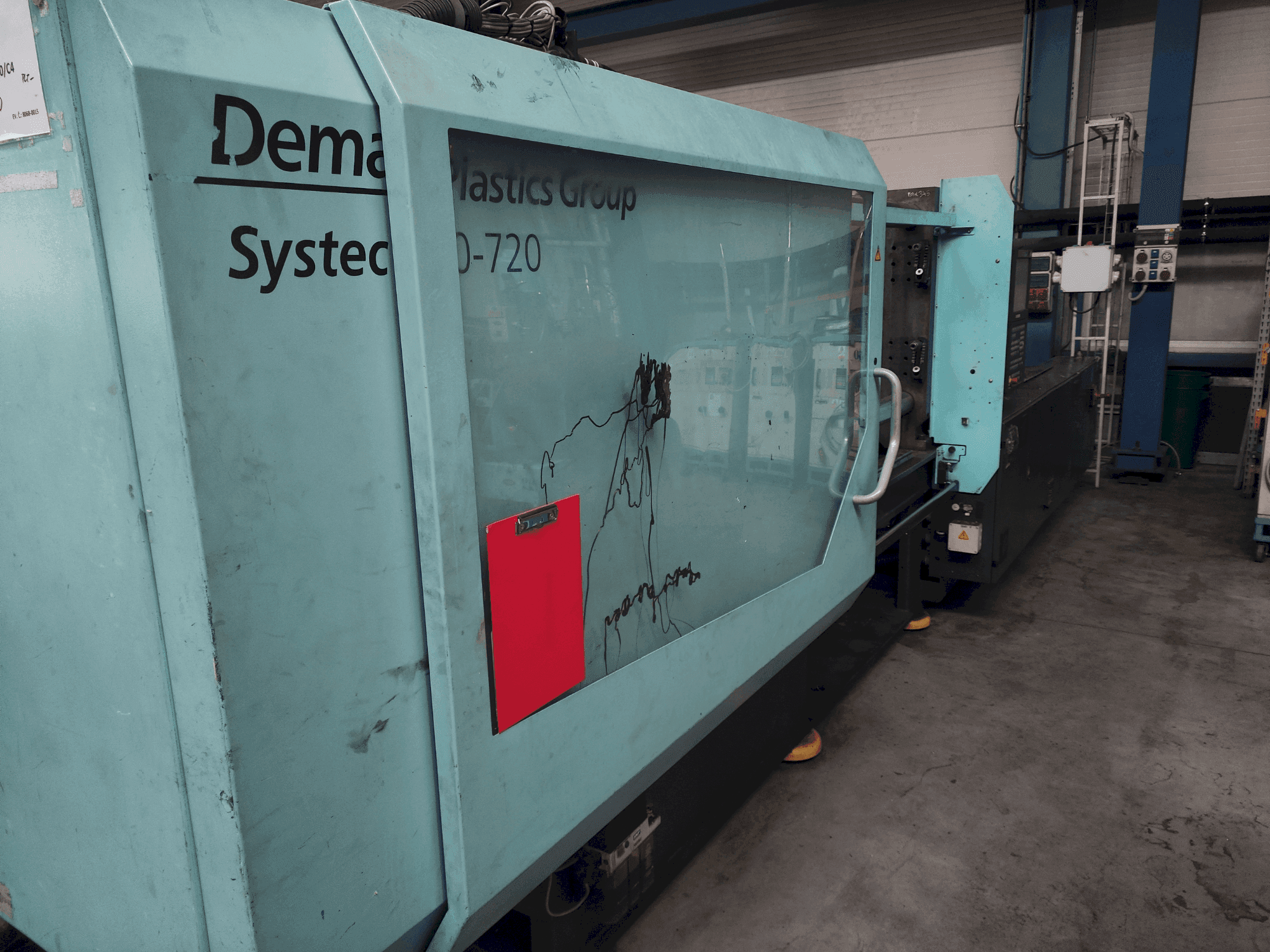 Vue de face de la machine DEMAG Systec 350/720-1450