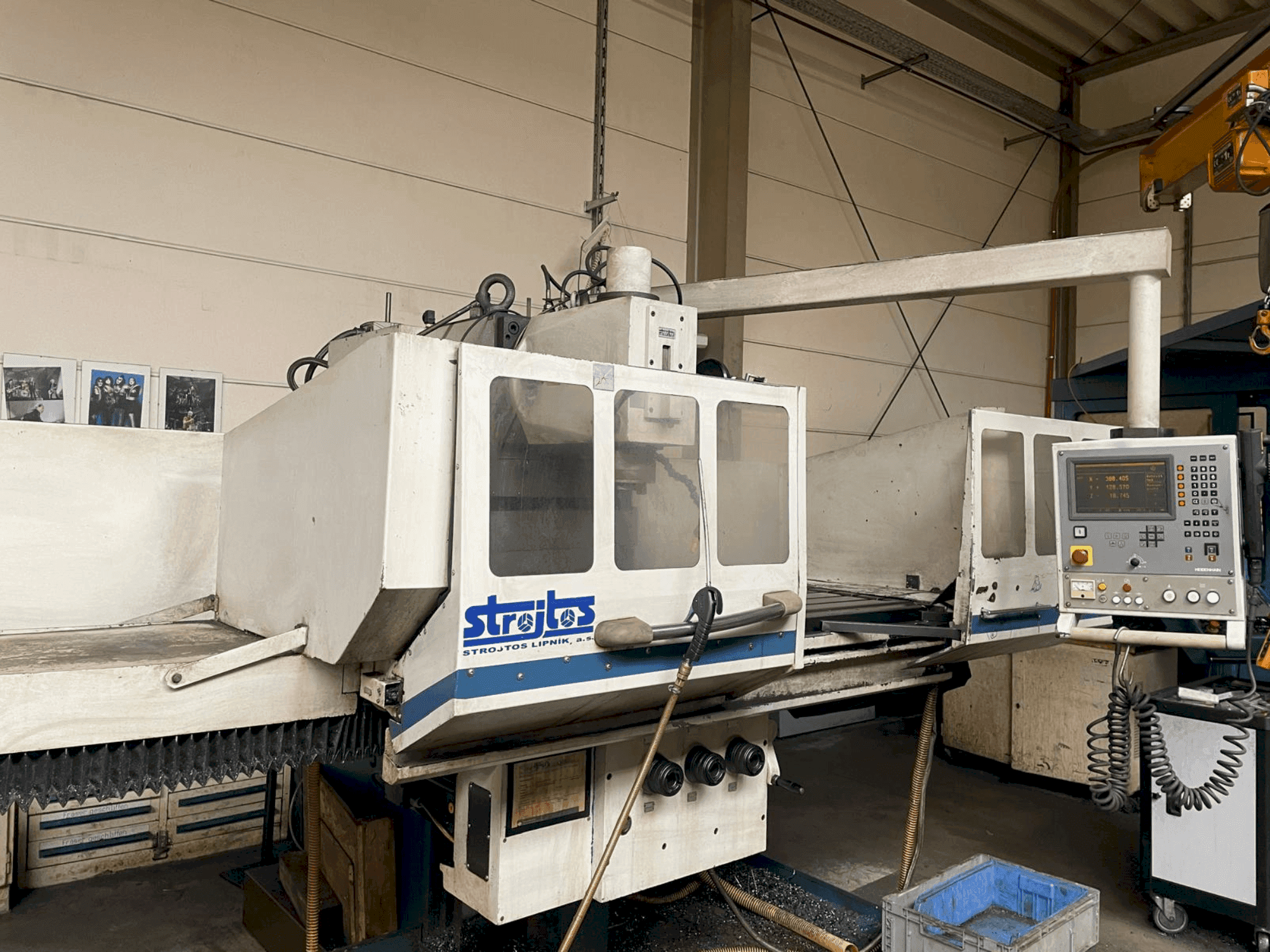 Vue de face de la machine Strojtos FGS 63 NCP