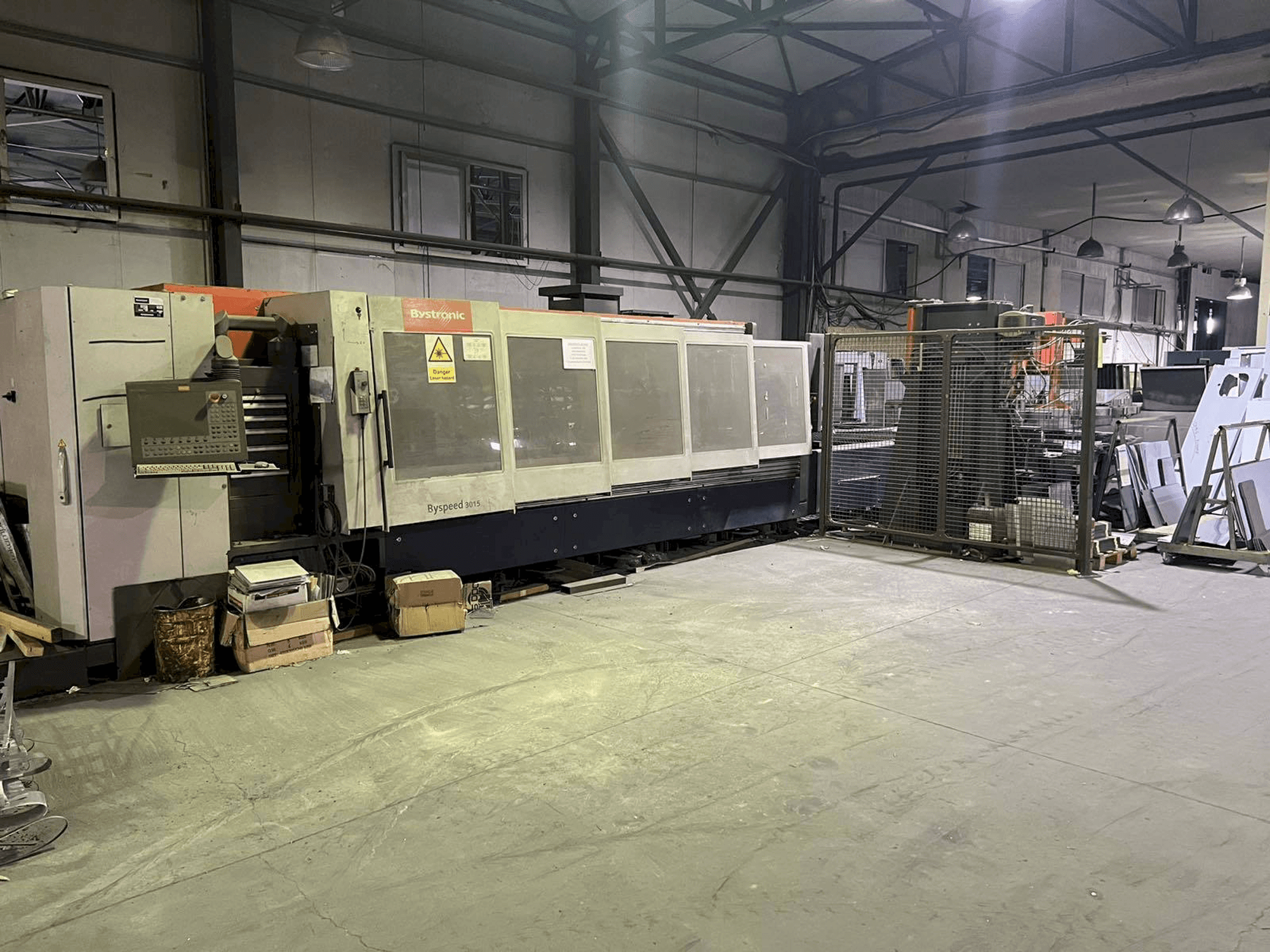 Vue de face de la machine Bystronic Byspeed 3015