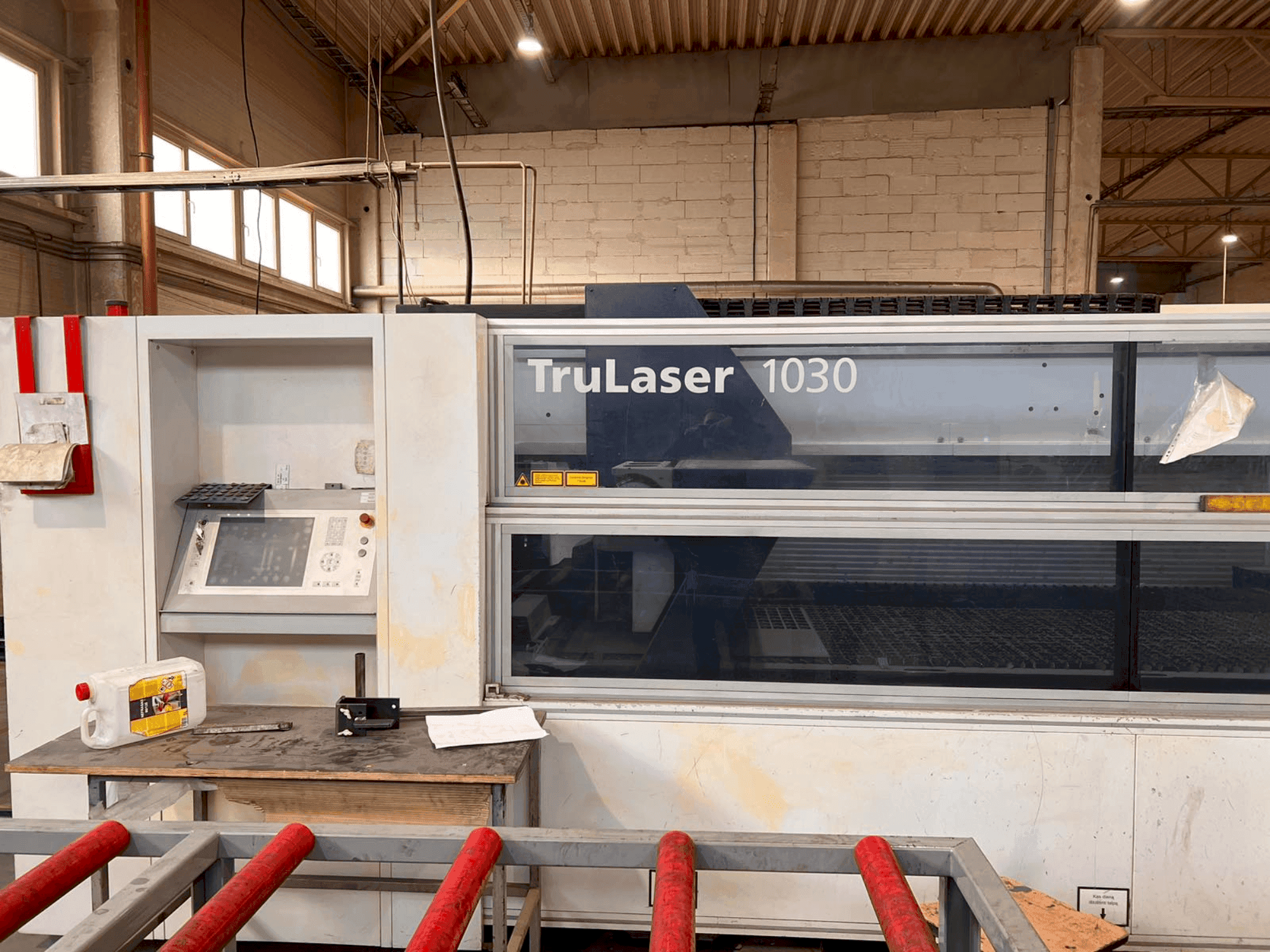 Vue de face de la machine TRUMPF TruLaser 1030