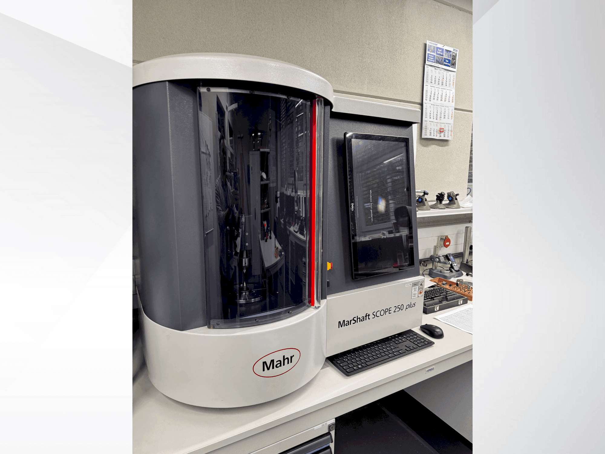 Vue de face de la machine MAHR MahrShaft SCOPE 250 plus