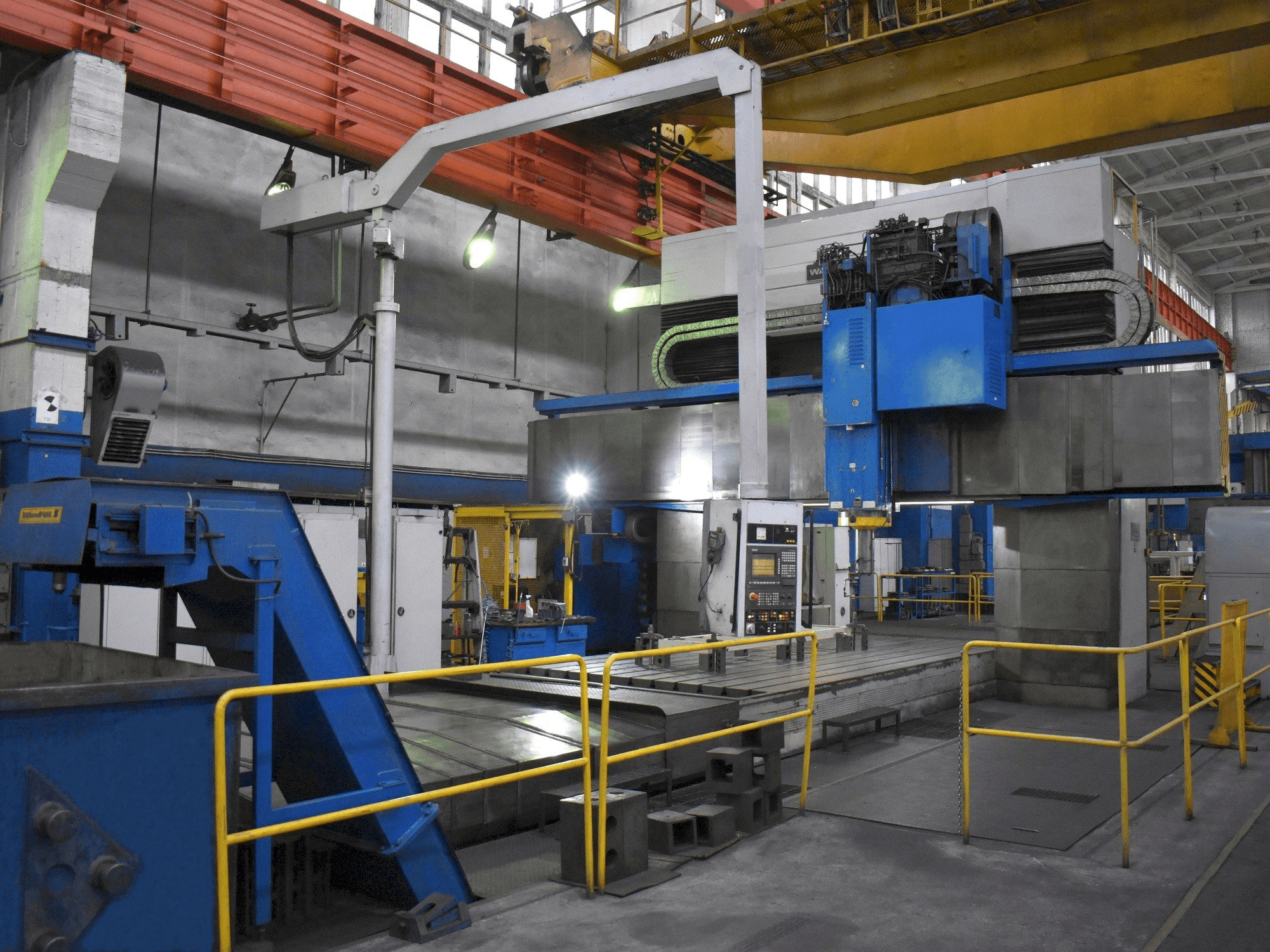 Vue de face de la machine WALDRICH COBURG 17S 10FP 300 NC