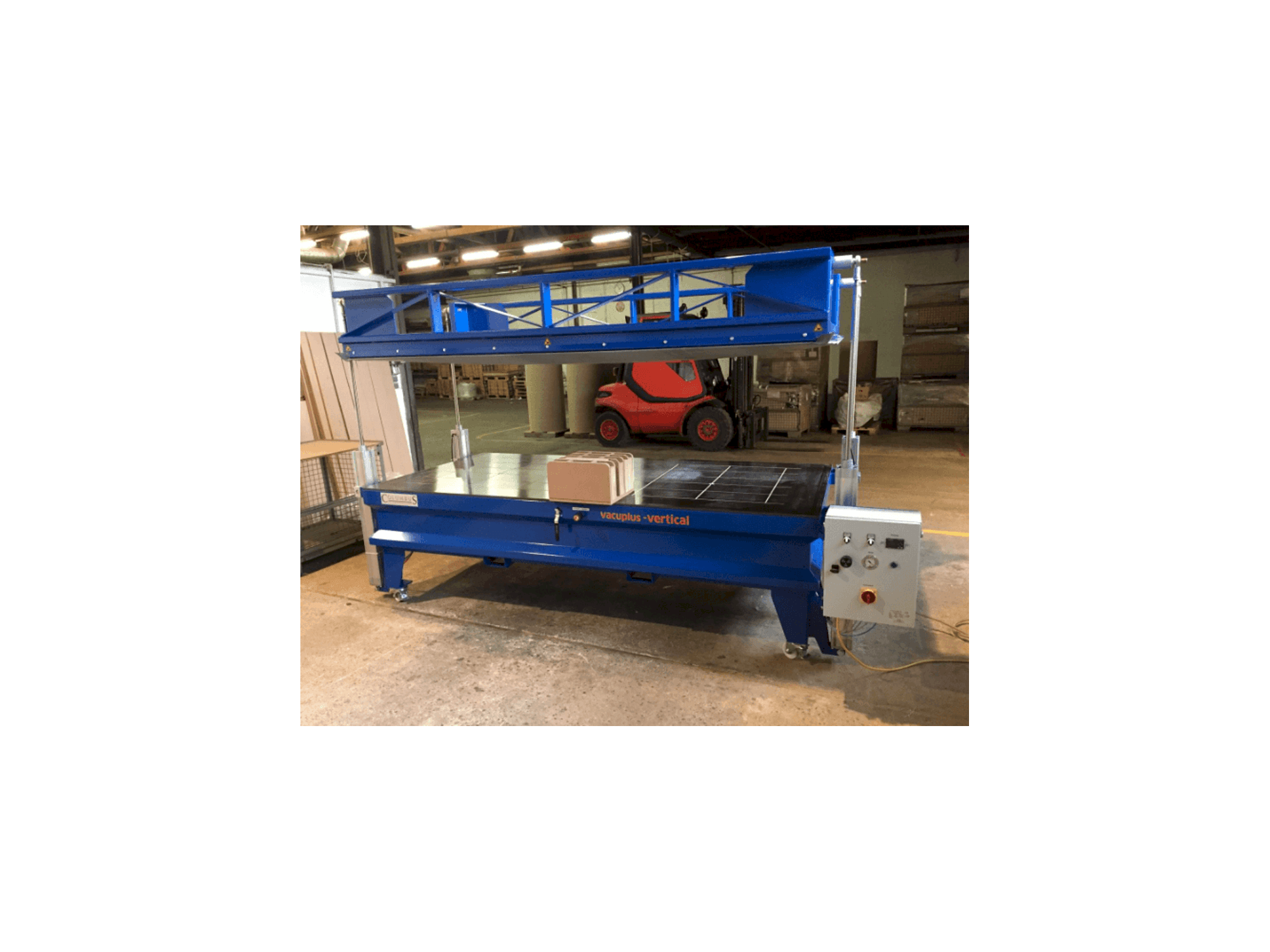 Vue de face de la machine Columbus VAKUPLUS Vertikal