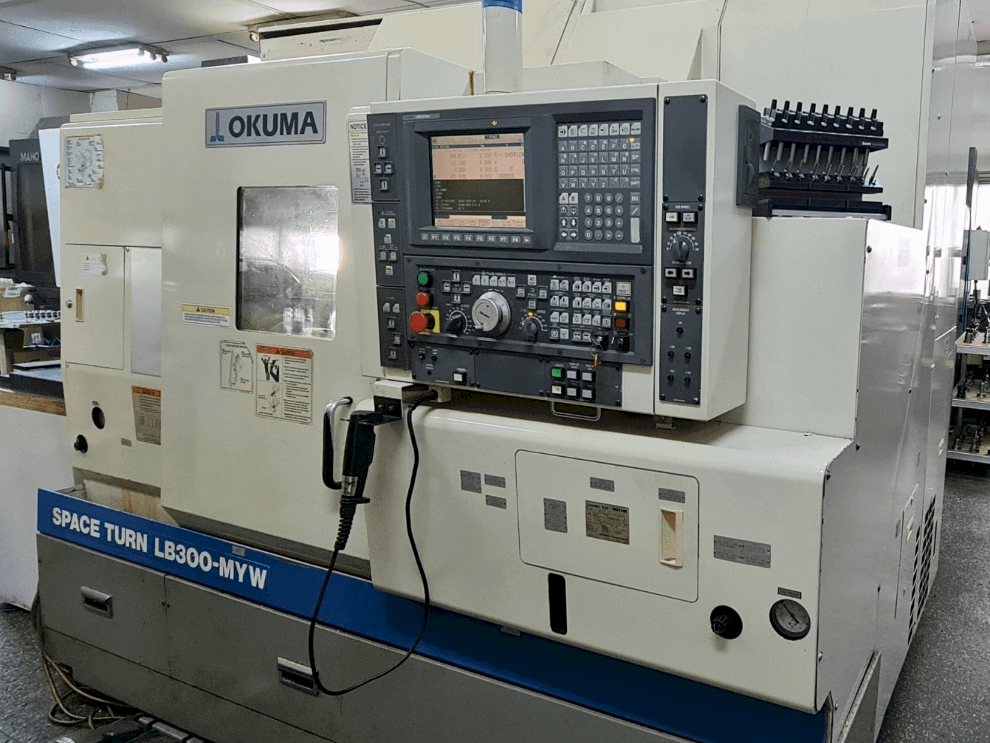 Vue de face de la machine Okuma Space Turn LB 300 MYW