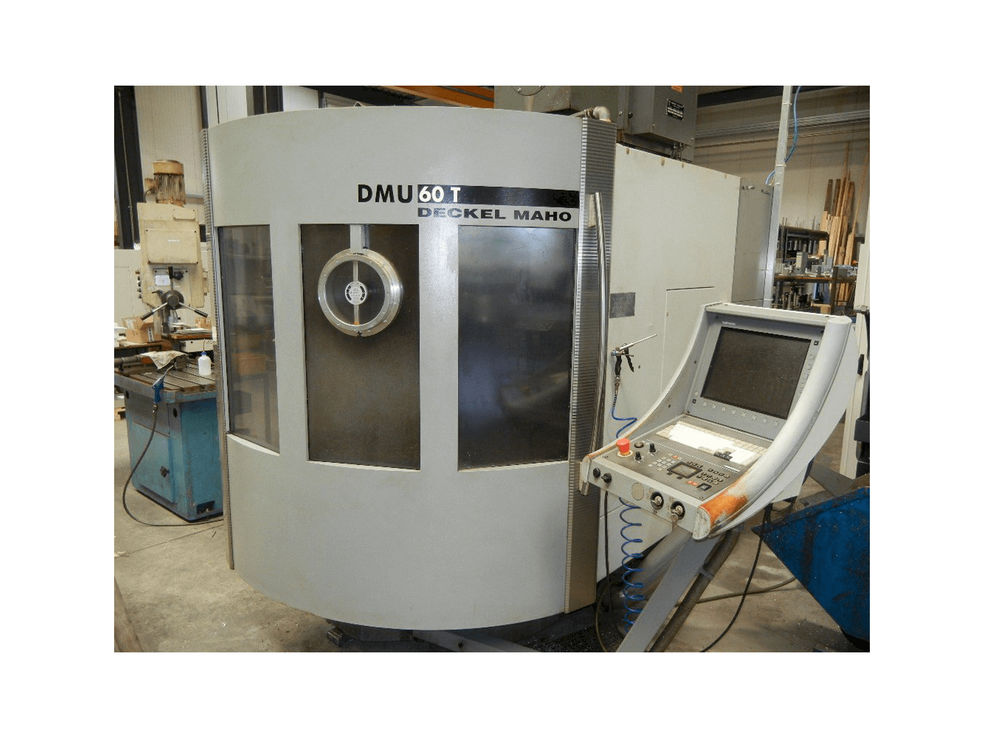 Vue de face de la machine DECKEL MAHO DMU 60 T