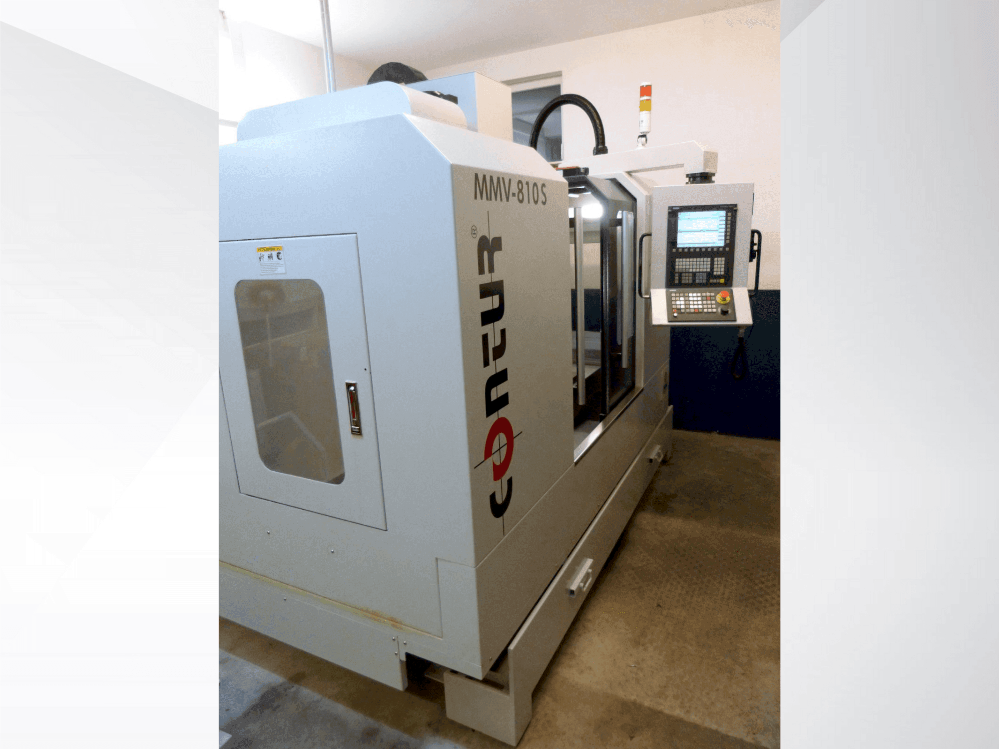 Vue de face de la machine Saeilo Contur MMV 810 S
