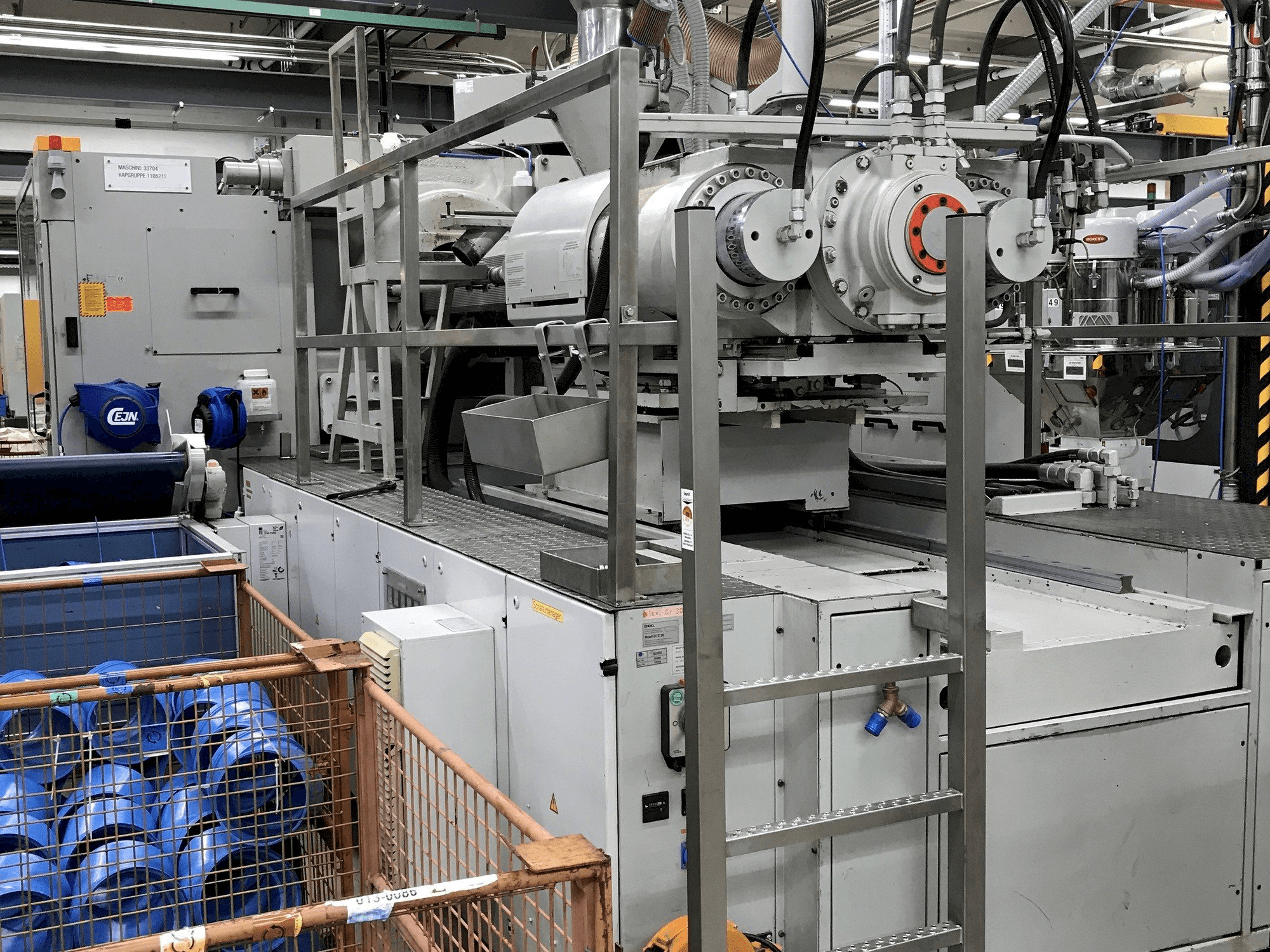 Front view of ENGEL ES 3550/550 EC 100 machine