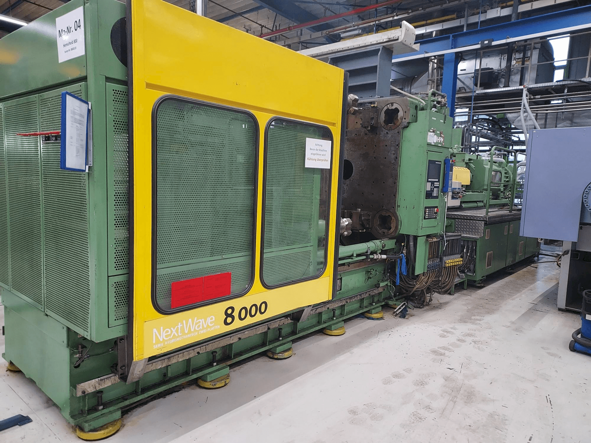 Left side view of Hemscheidt 800 machine