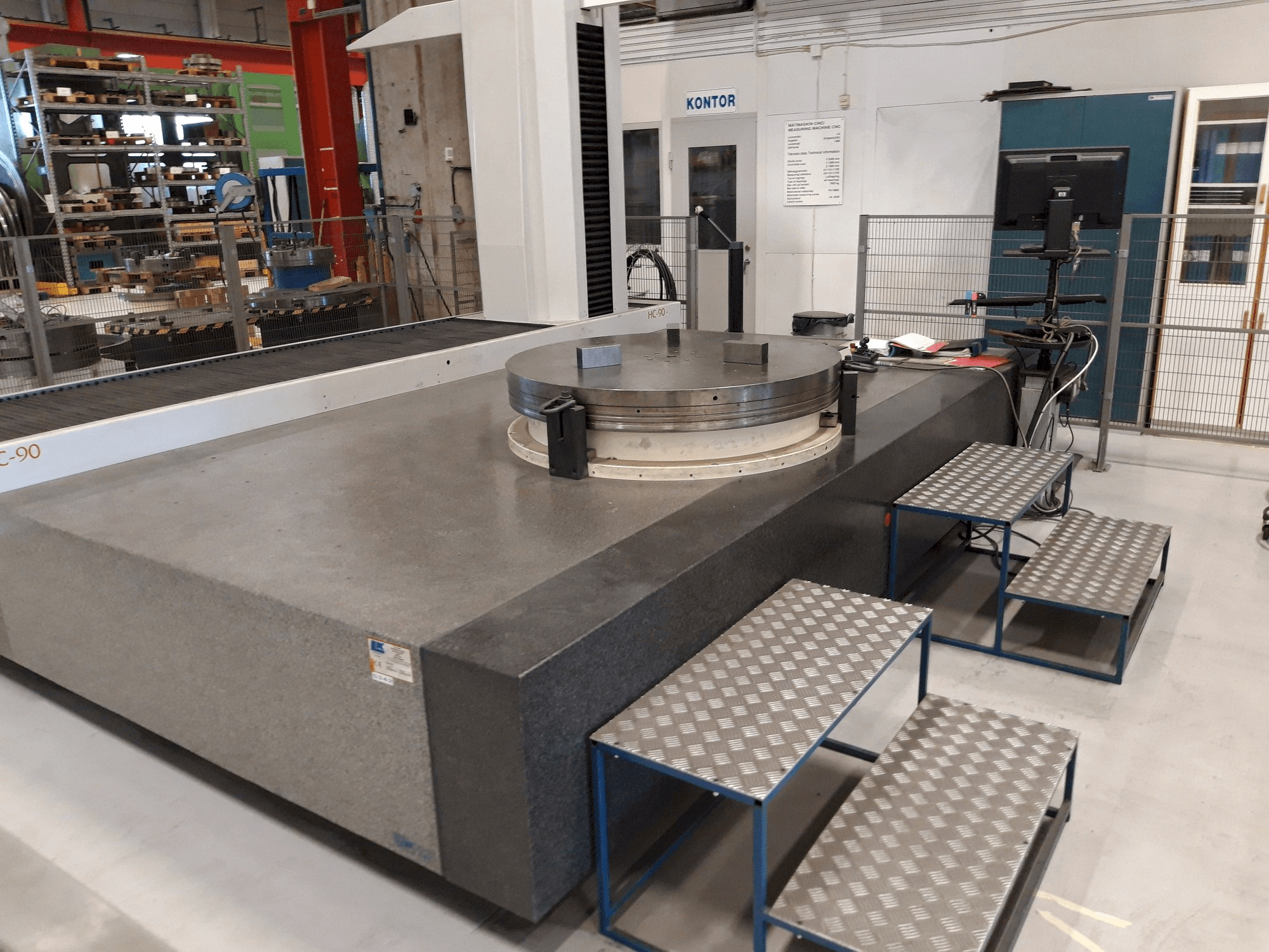 Vue de face de la machine LK HC90