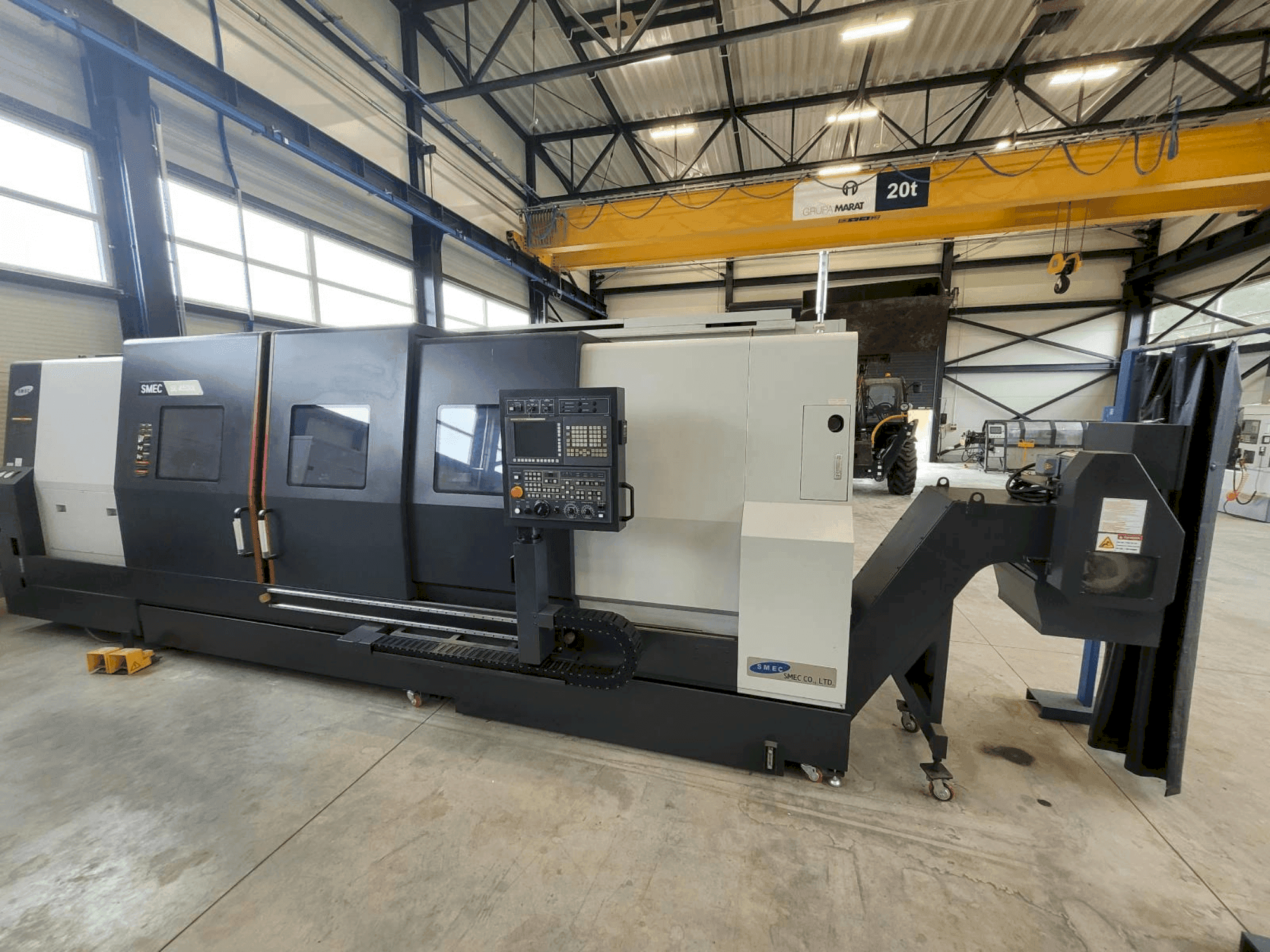 Vue de face de la machine SMEC SL 4500 L