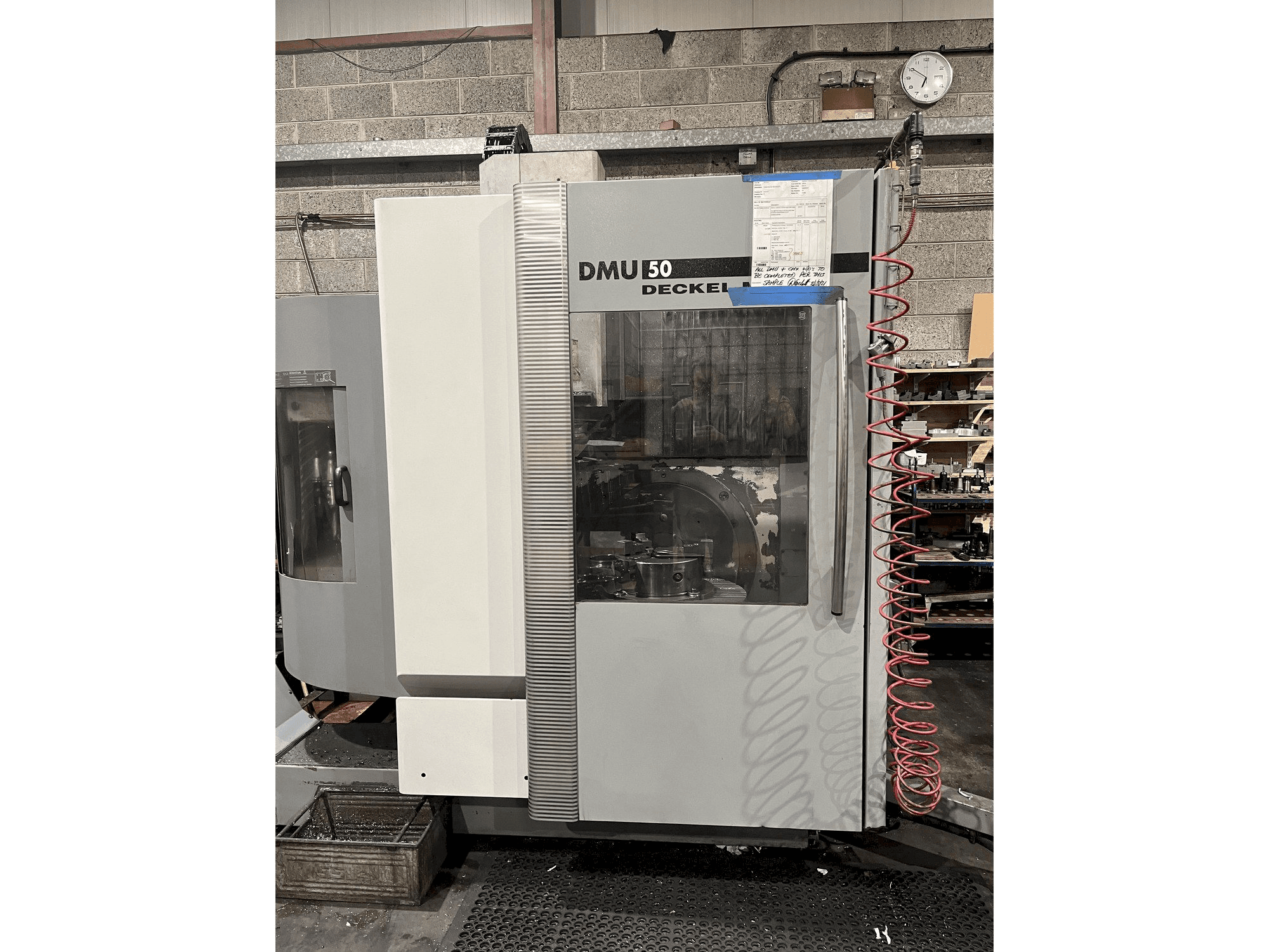 Vue de face de la machine DECKEL MAHO DMU 50