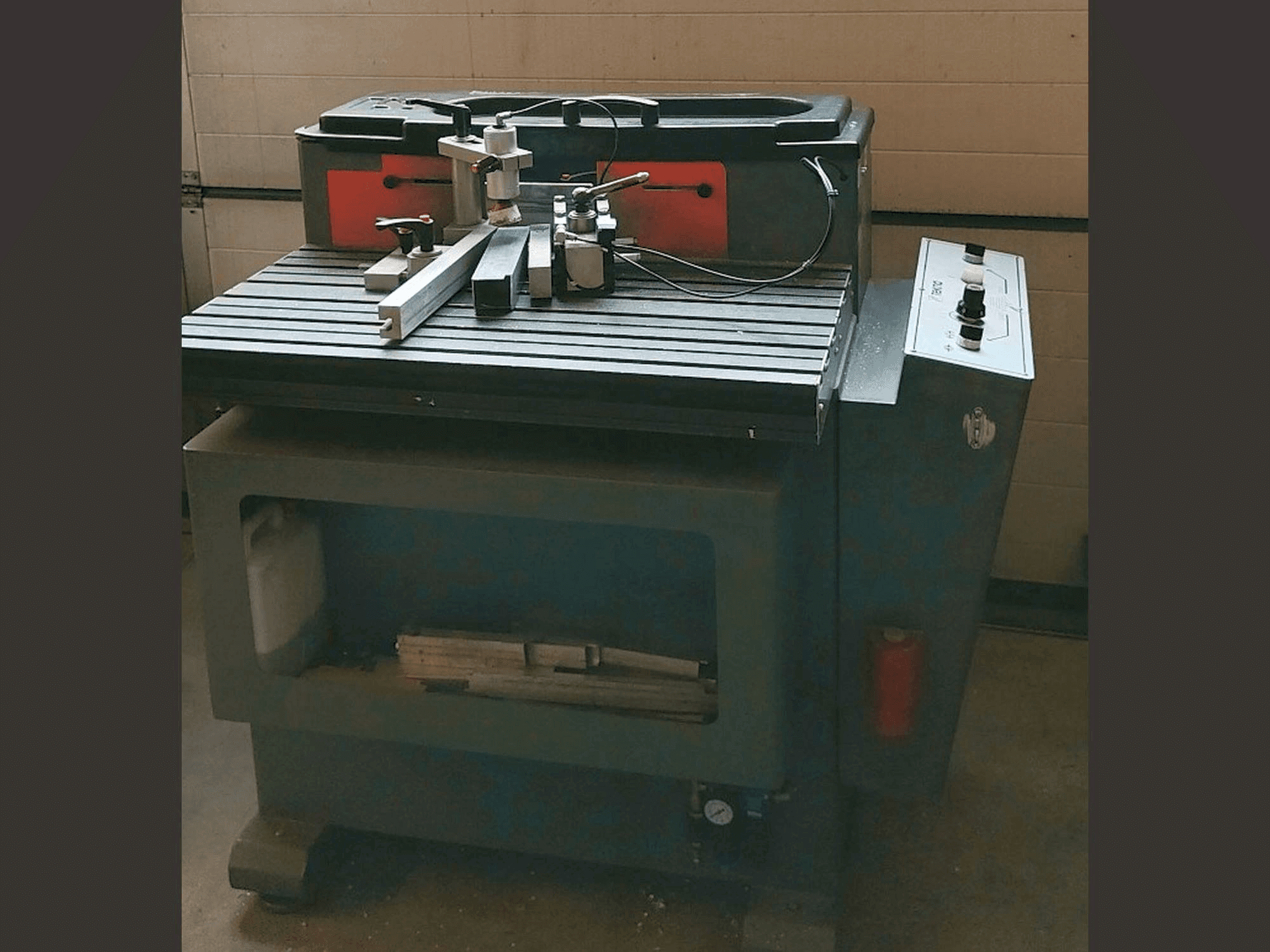 Vue latérale gauche de la machine Tekna TK661