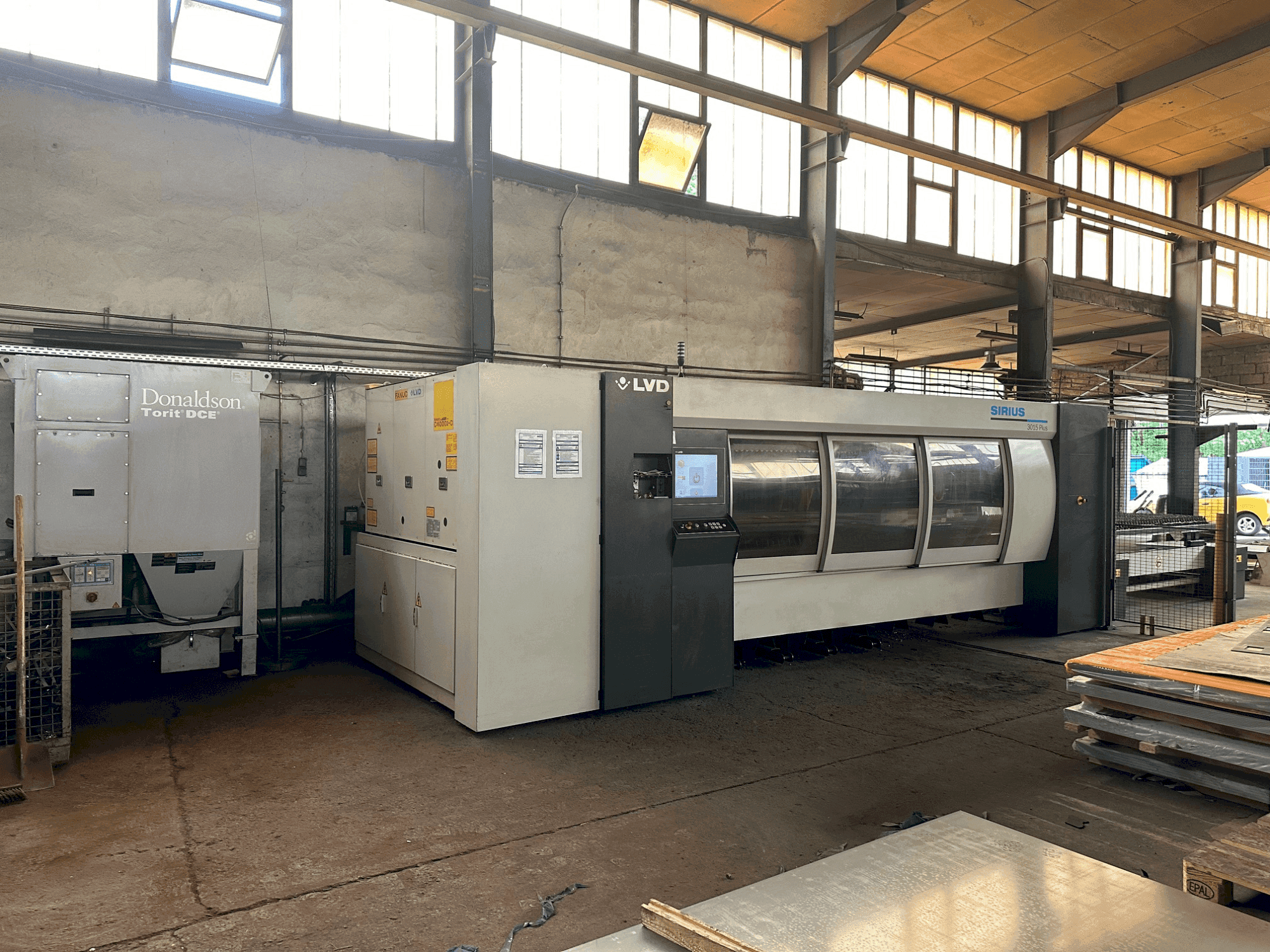 Vue de face de la machine LVD Sirius 3015 PLUS