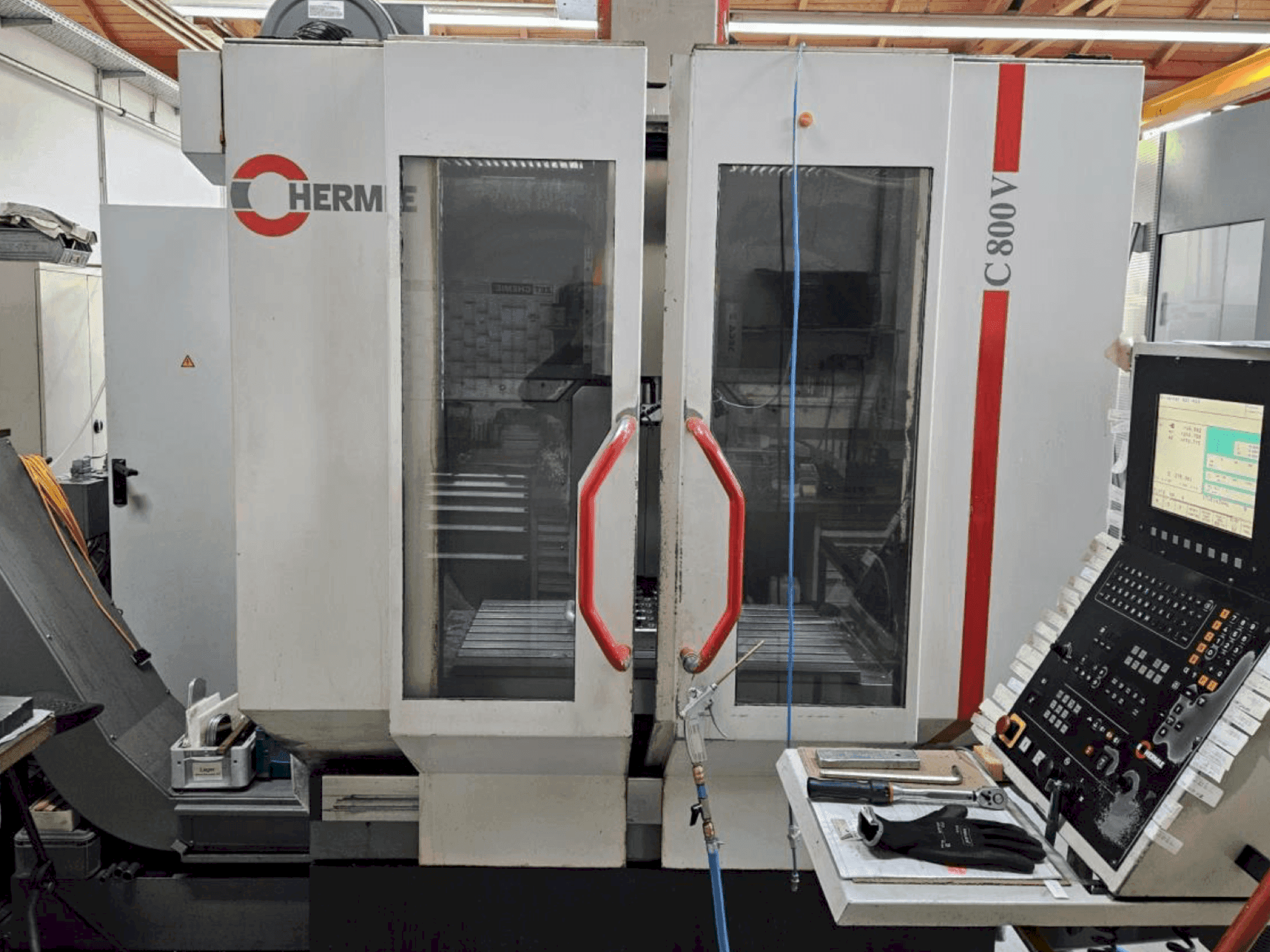 Vue de face de la machine HERMLE C 800 V