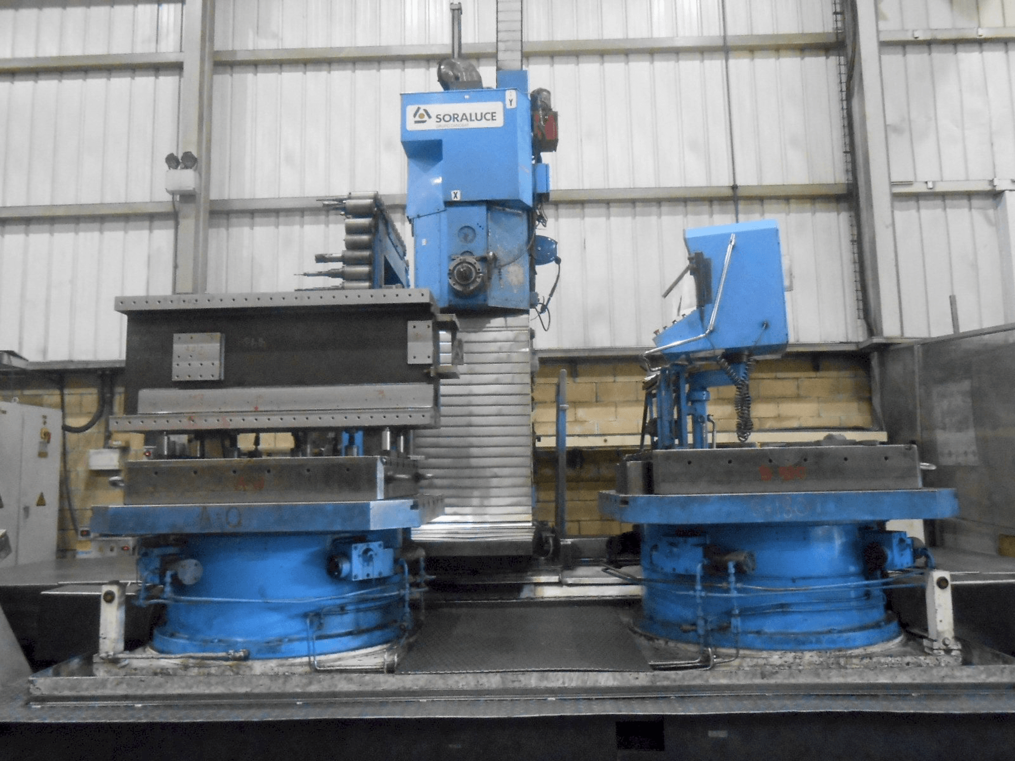 Front view of Soraluce CMH-100 machine