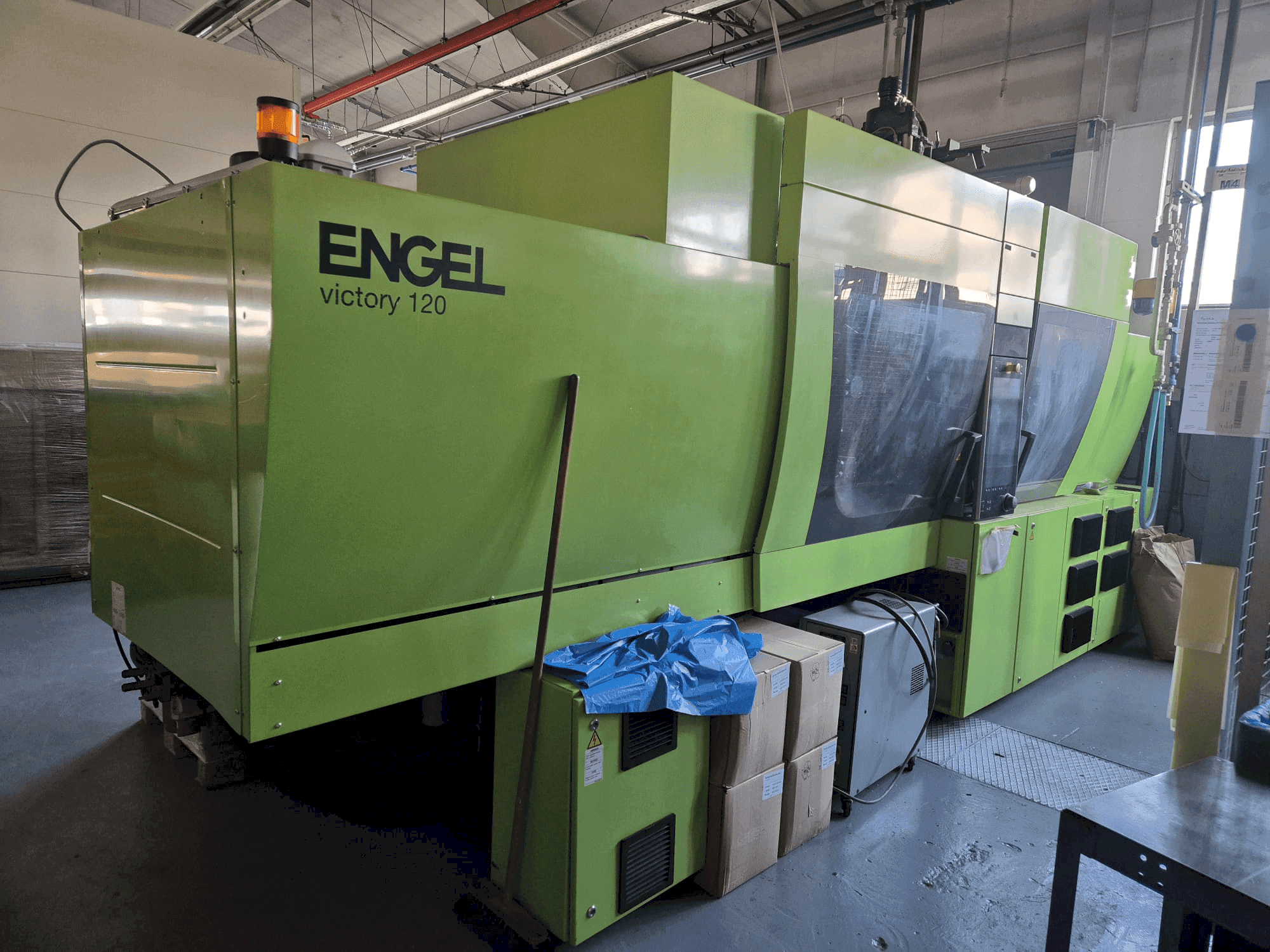 Vue de face de la machine Engel Victory 330H/200V/120 Combi