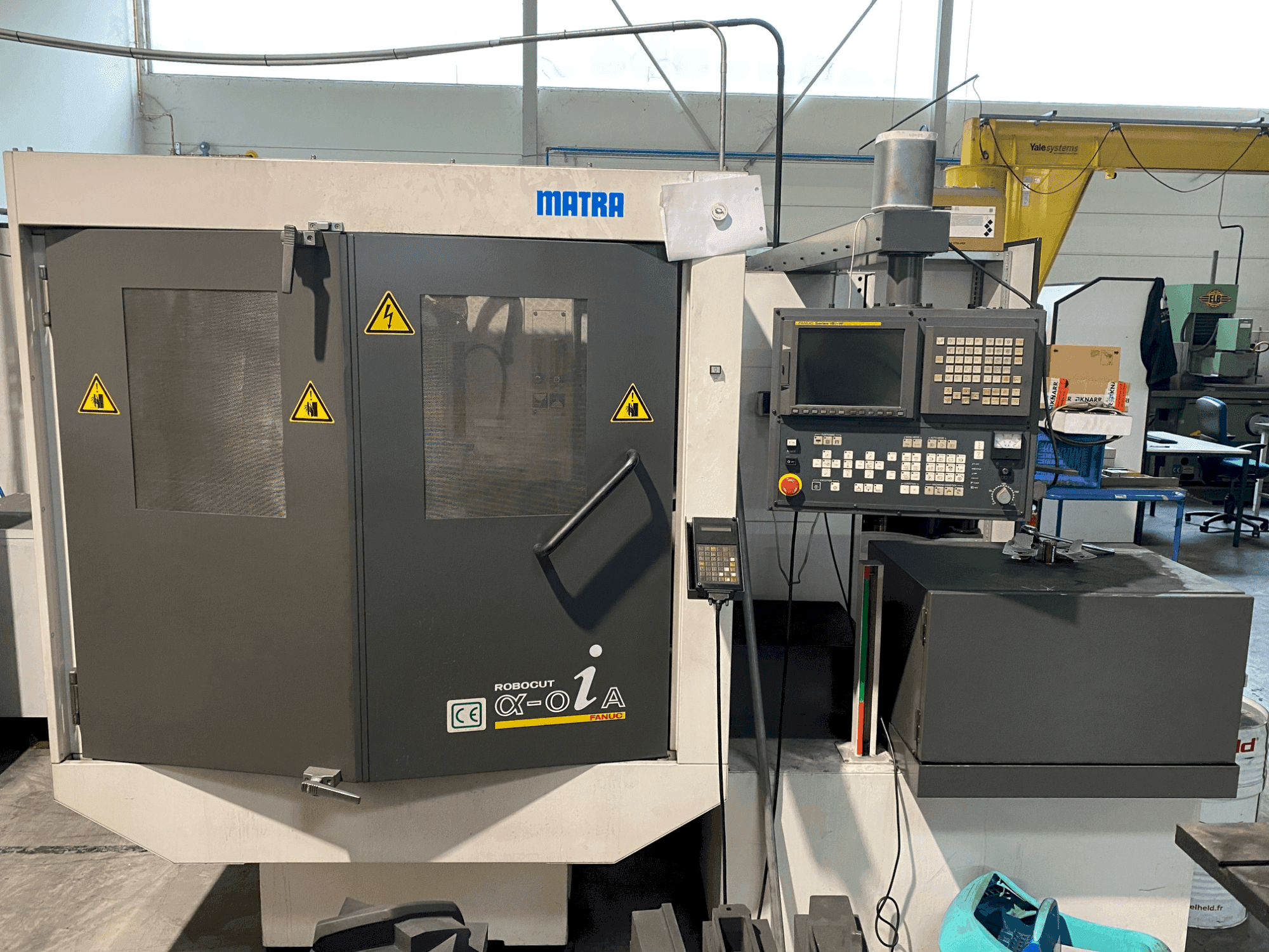 Vue de face de la machine FANUC ROBOCUT α-0iA
