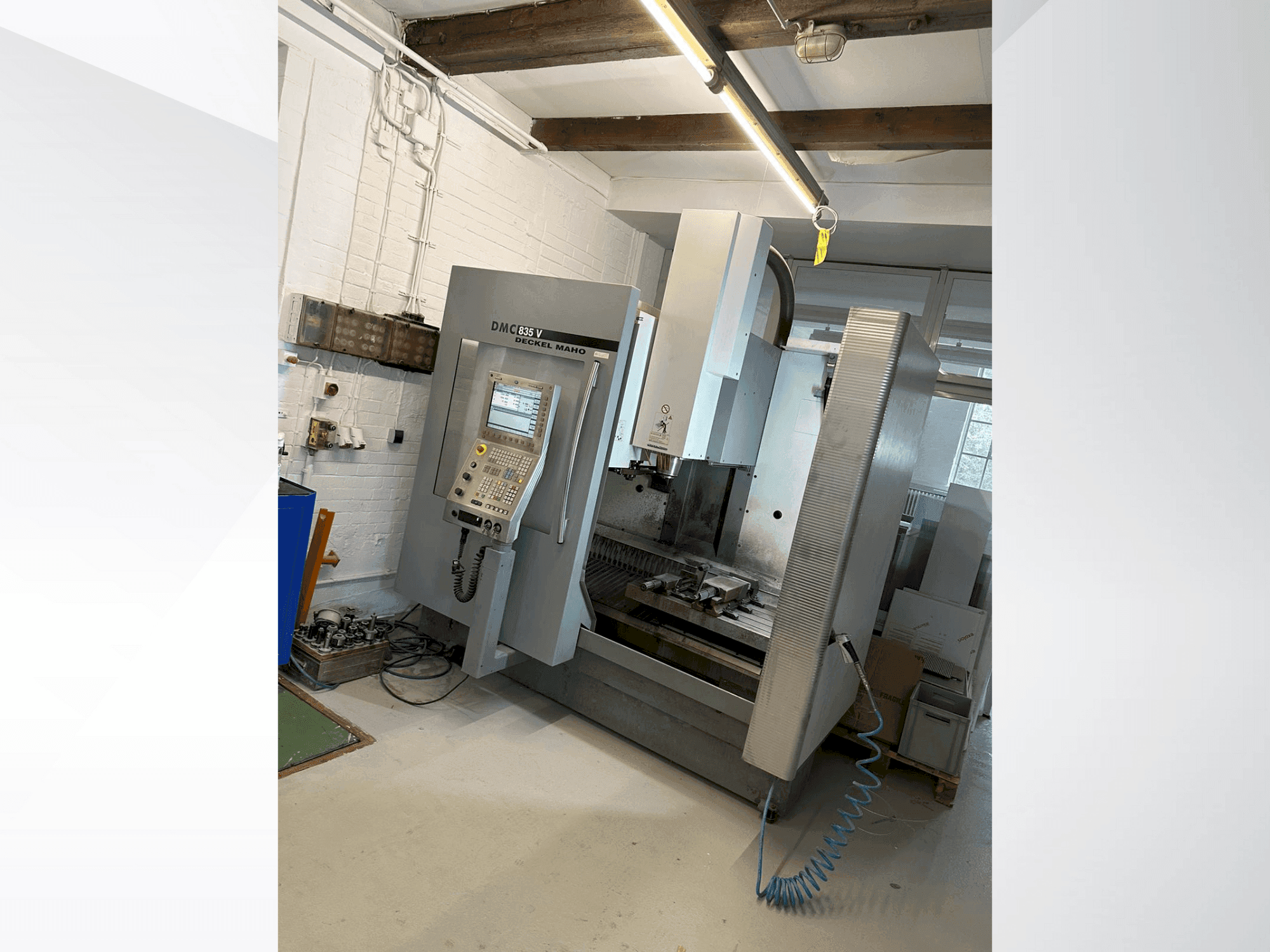 Vue de face de la machine DECKEL DMC 835 V