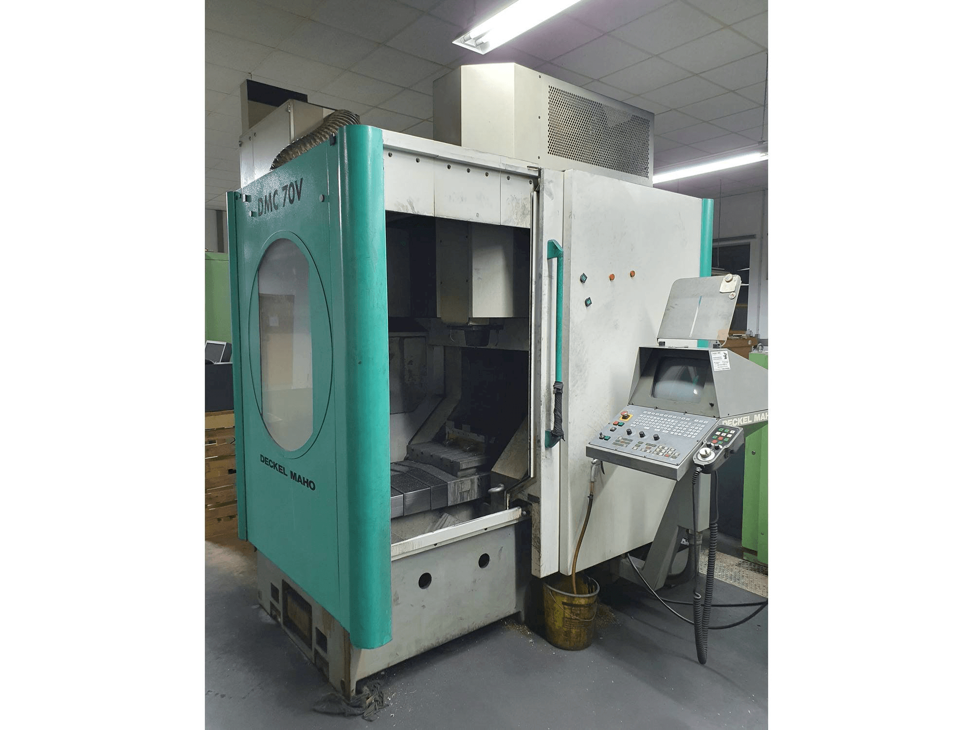 Vue de face de la machine DMG DMC 70 V