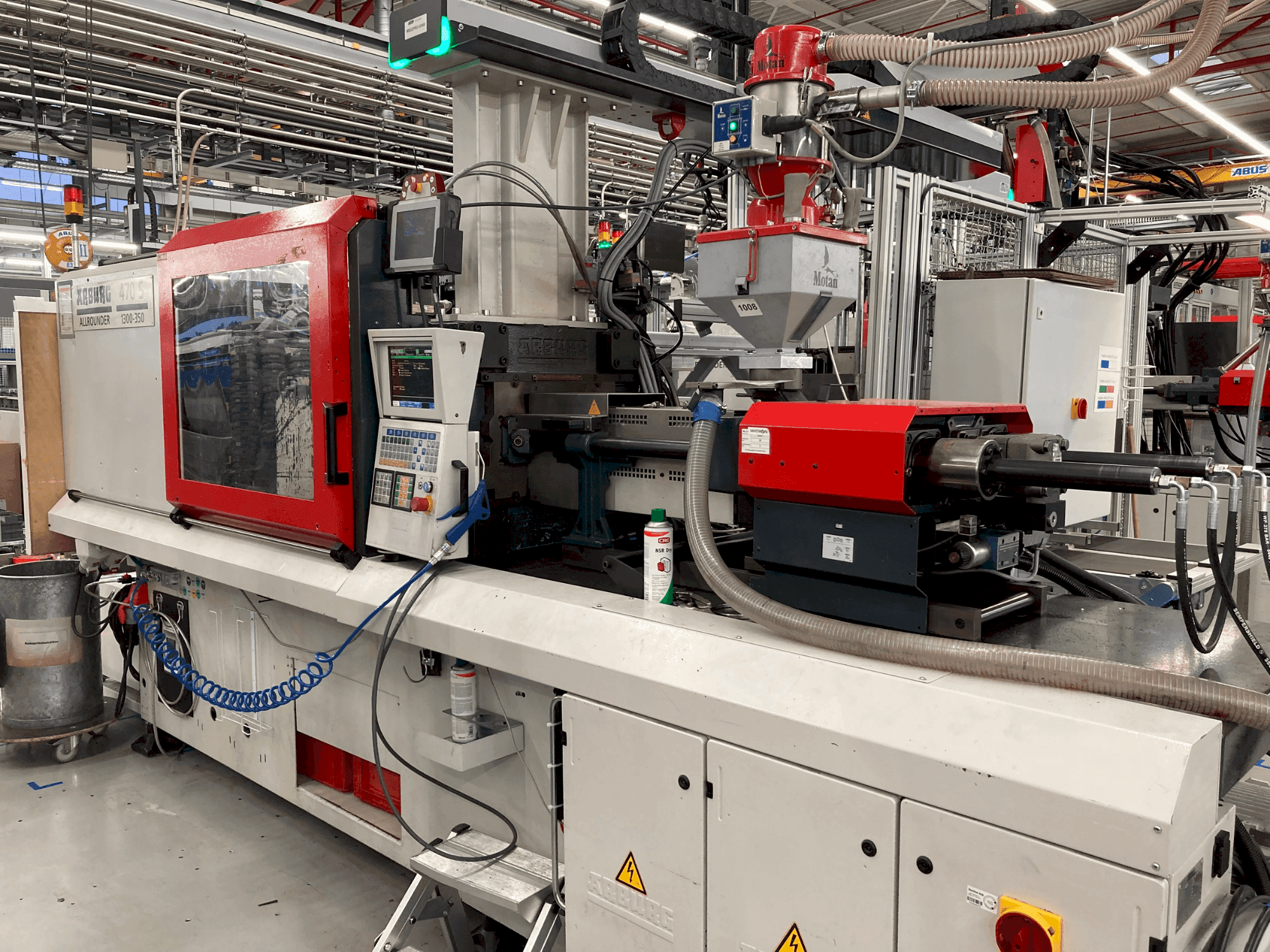 Vue de face de la machine Arburg Allrounder 470 S 1300-350